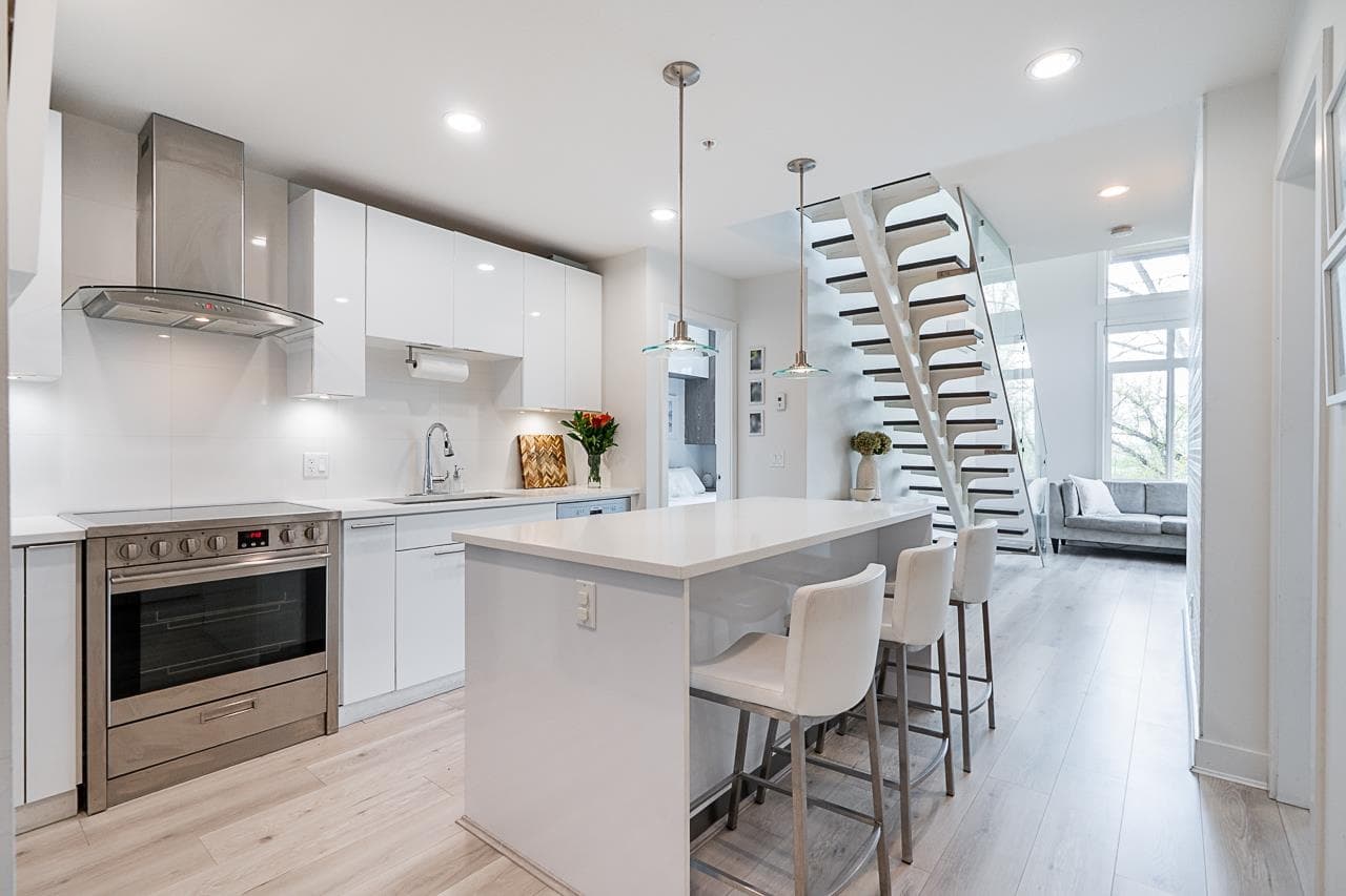 606 - 733 W 3rd Street, North Vancouver, V7M 0C8 — photo 4