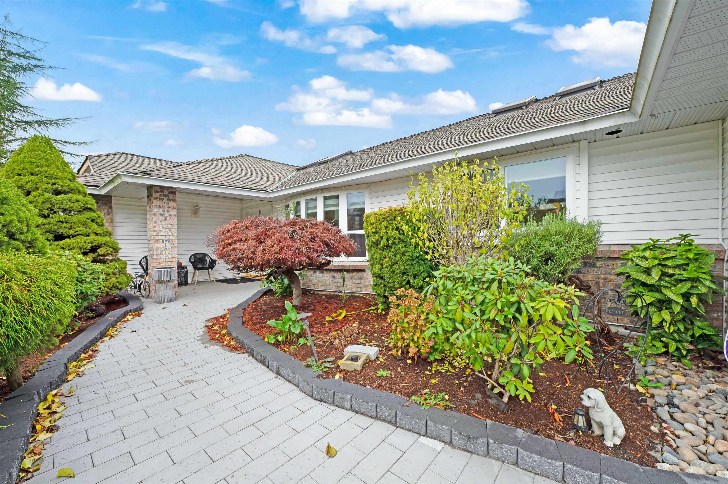 15435 Killarney Place, Surrey, V3S 7G9 — photo 2