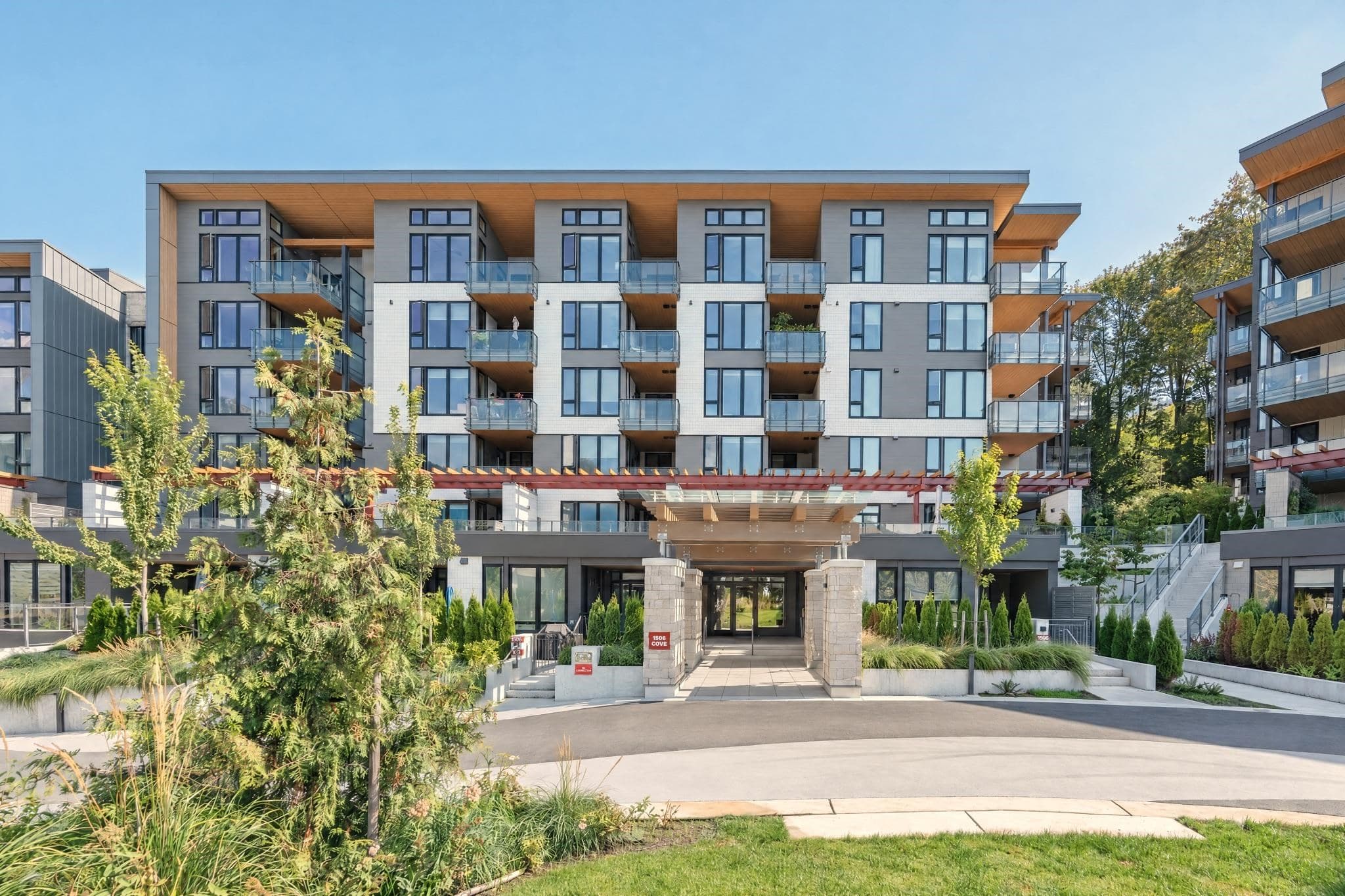 208 - 1506 Scott Crescent, Squamish, V8B 1G4 — photo 2