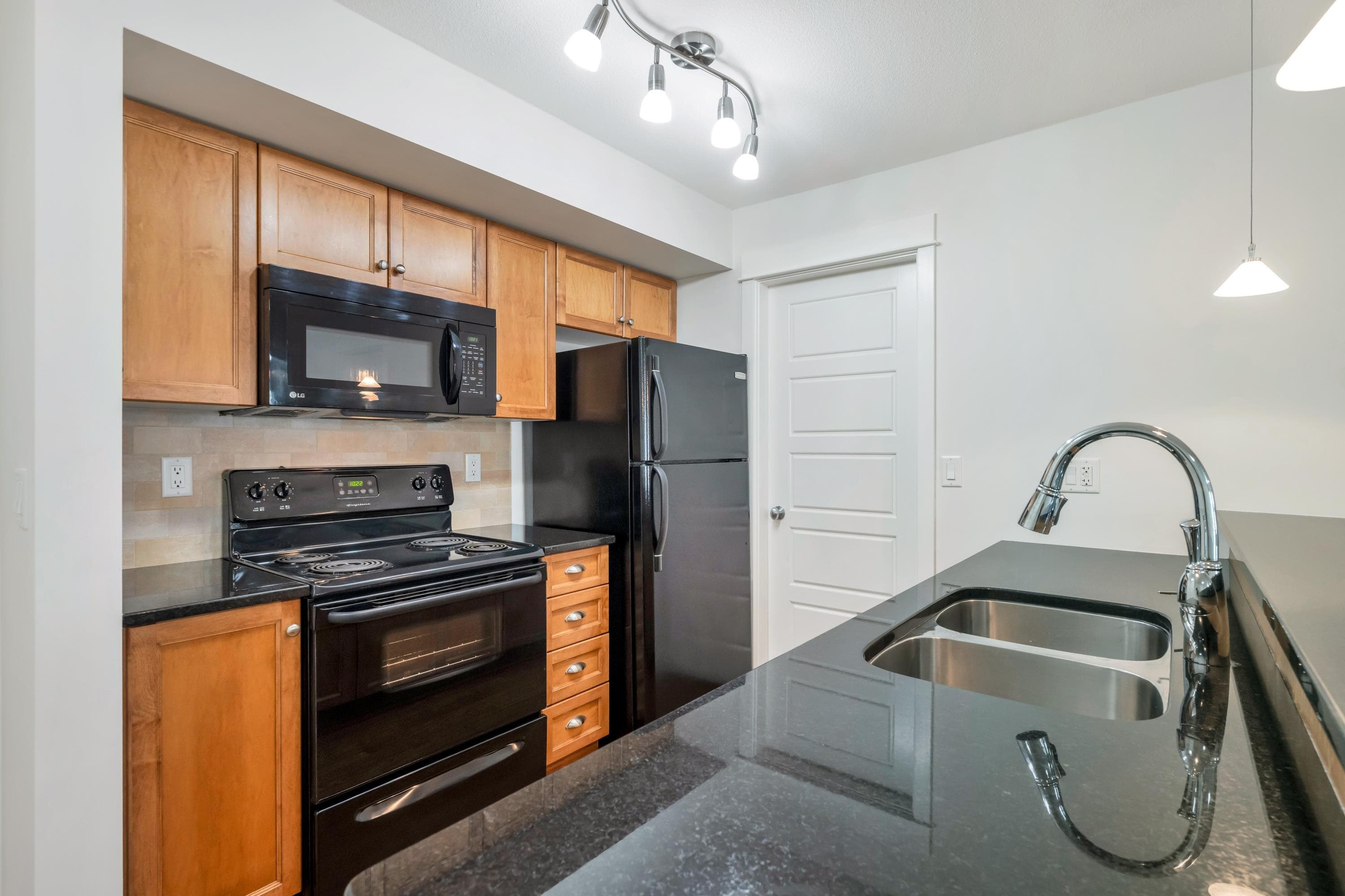 204 - 30525 Cardinal Avenue, Abbotsford, V2T 0A8 — photo 4