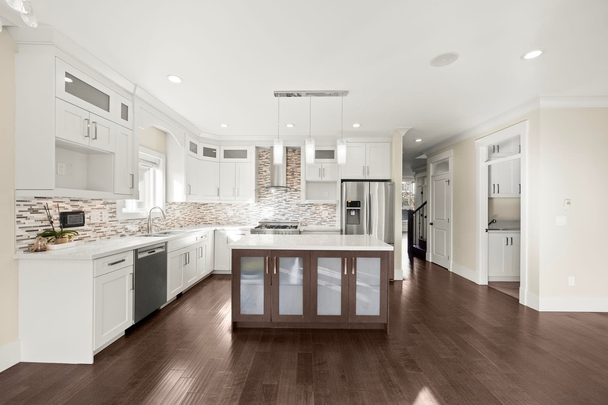 7028 Broadway, Burnaby, V5A 1R8 — photo 2