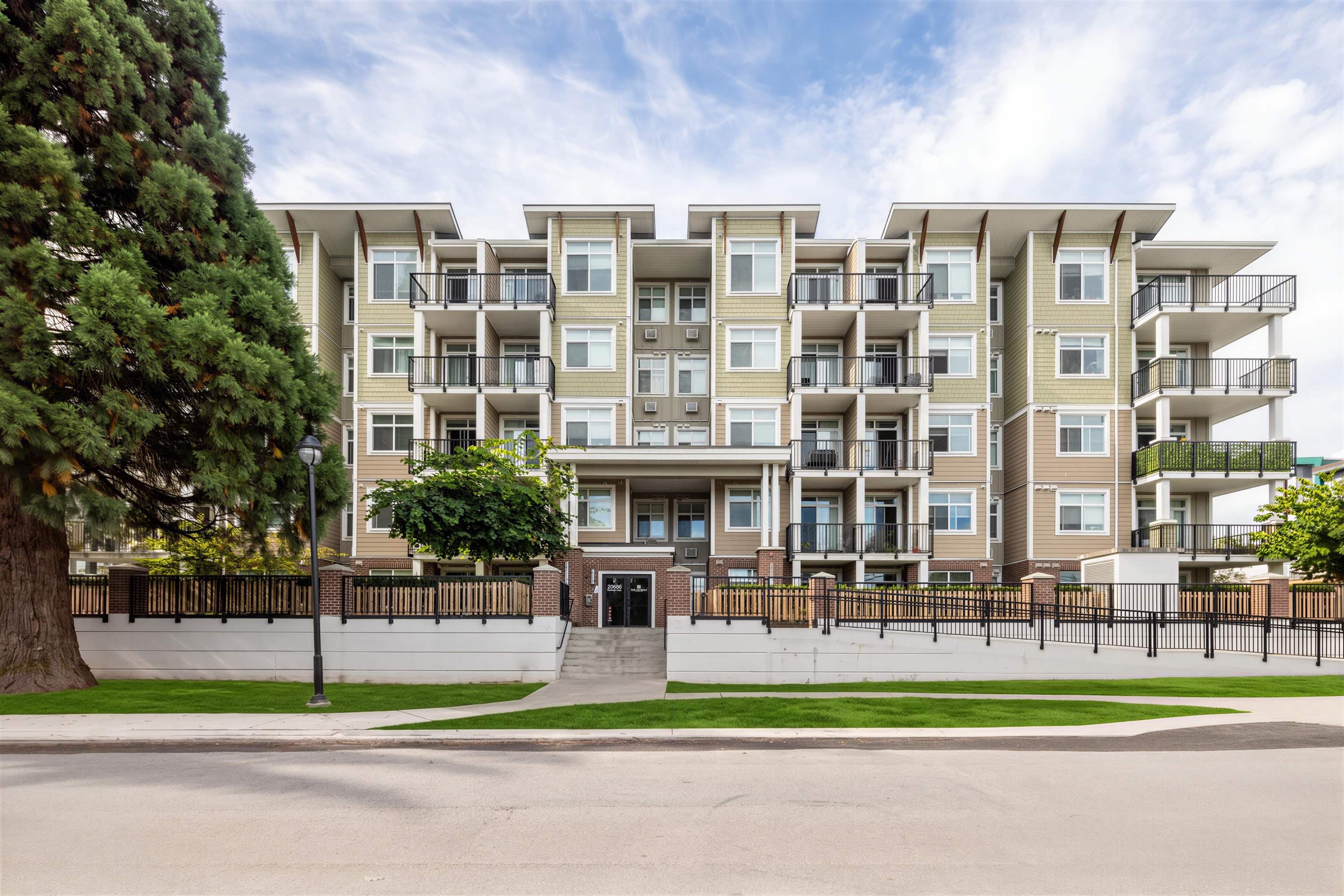209 - 20686 Eastleigh Crescent, Langley, V3A 0M4 — photo 1