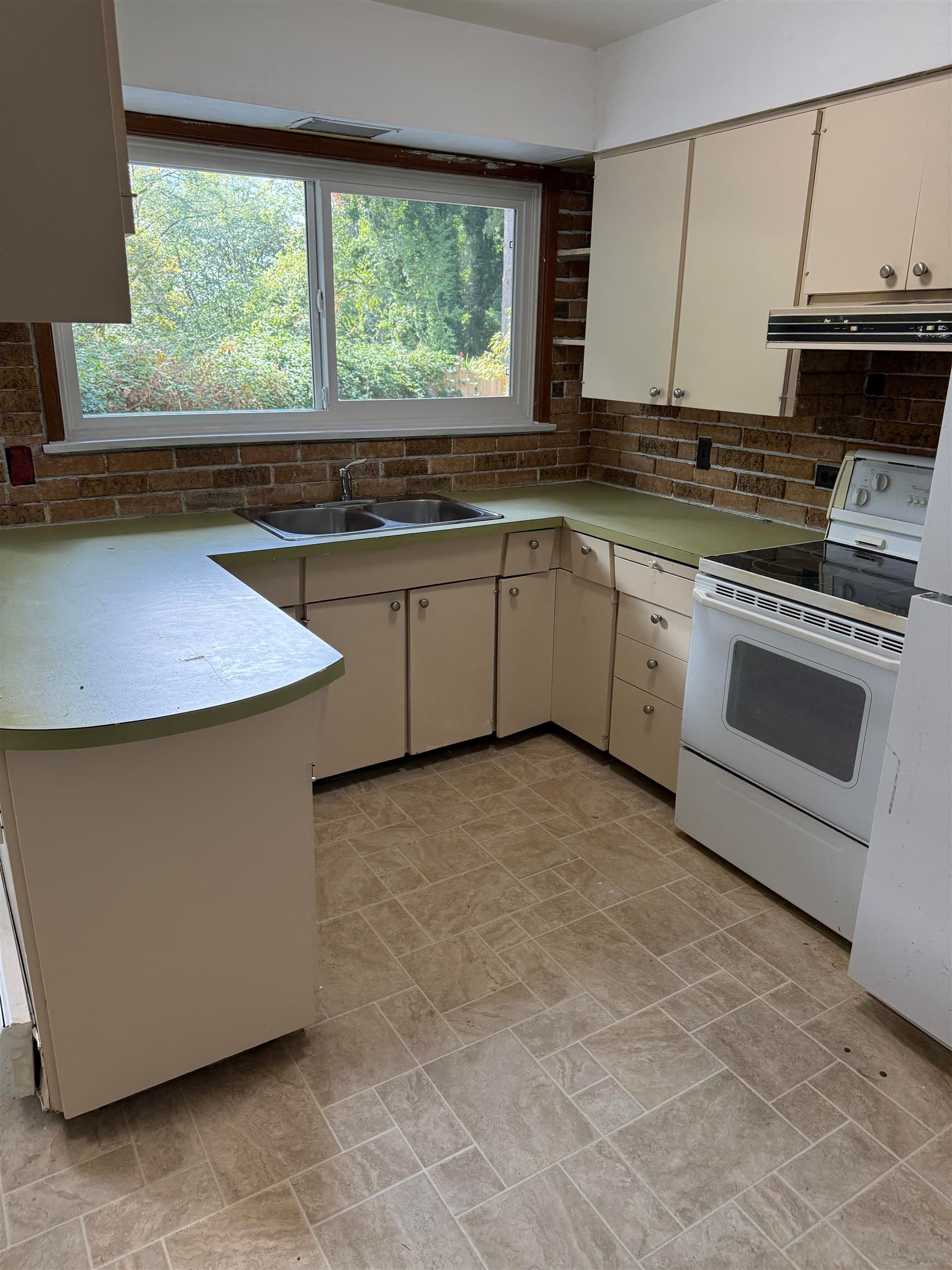 12137 New Mclellan Road, Surrey, V3X 2X9 — photo 2