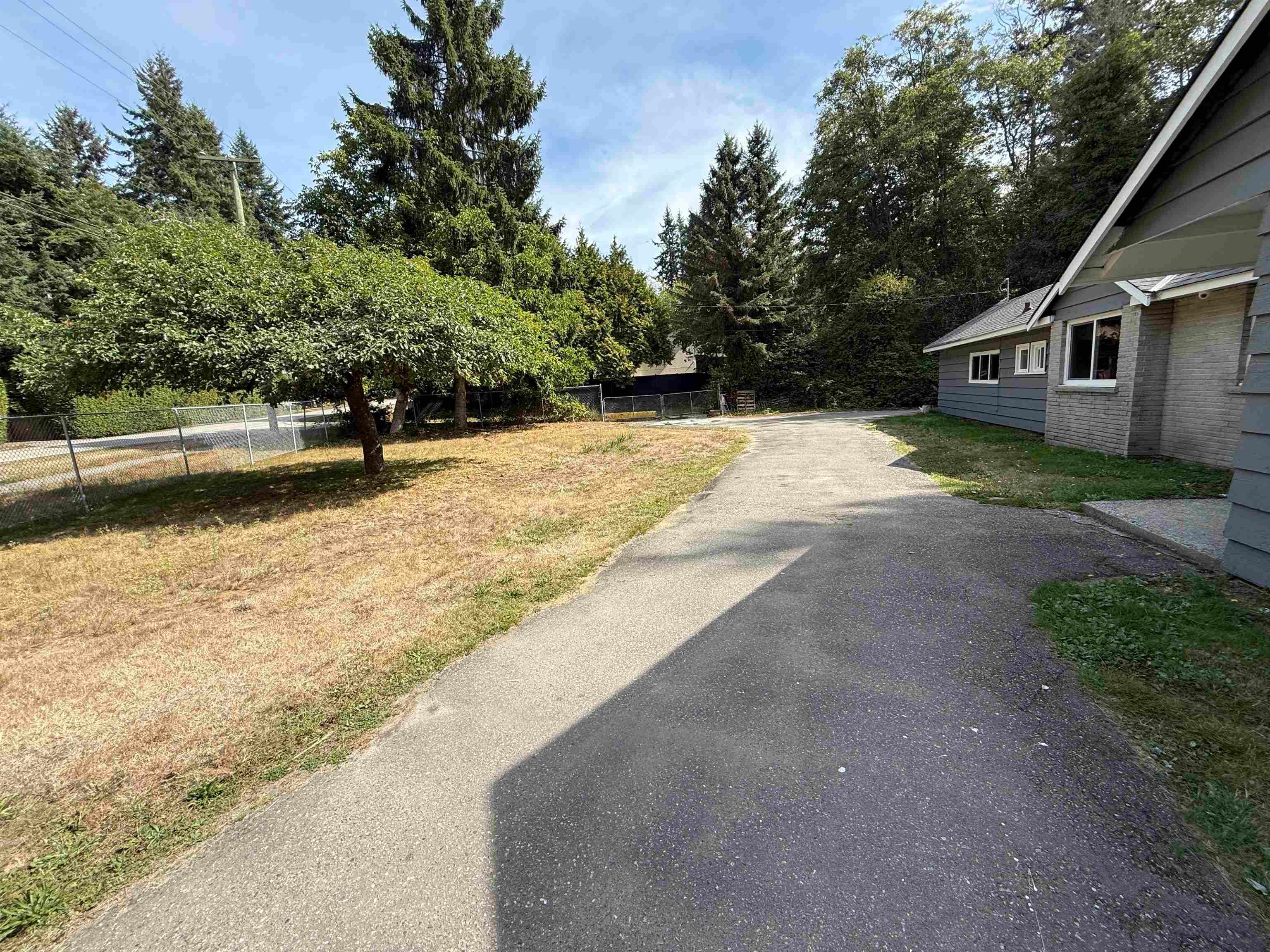 12137 New Mclellan Road, Surrey, V3X 2X9 — photo 3