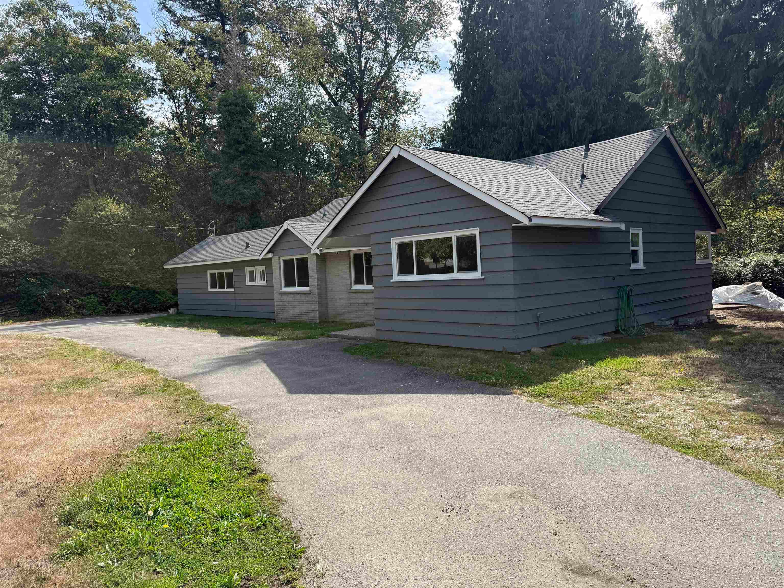 12137 New Mclellan Road, Surrey