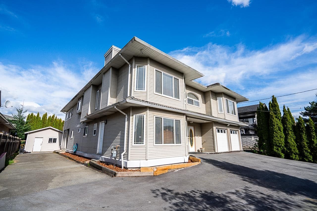 319 Lawrence Street, New Westminster, V3M 5L3 — photo 2