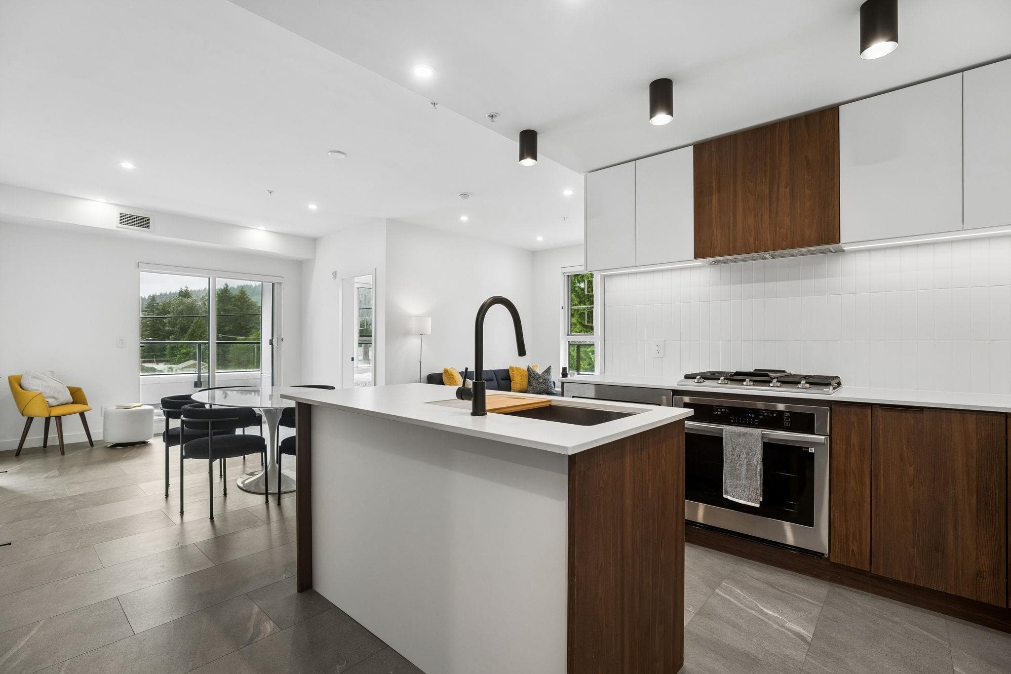 206 - 623 Kemsley Avenue, Coquitlam, V3J 0L8 — photo 2