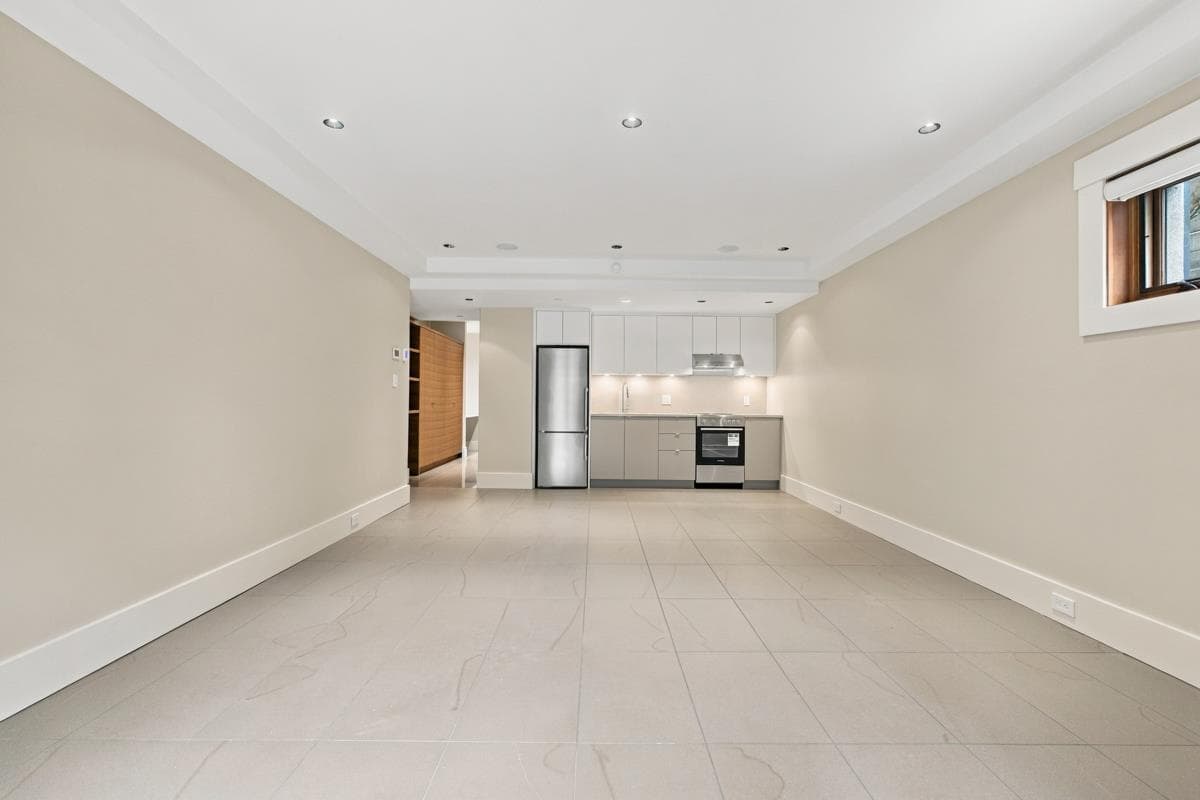 1090A W 55th Avenue, Vancouver, V6P 1R1 — photo 2