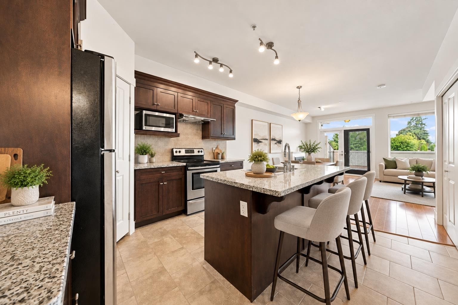 205 - 7908 Graham Avenue, Burnaby, V3N 1V9 — photo 4