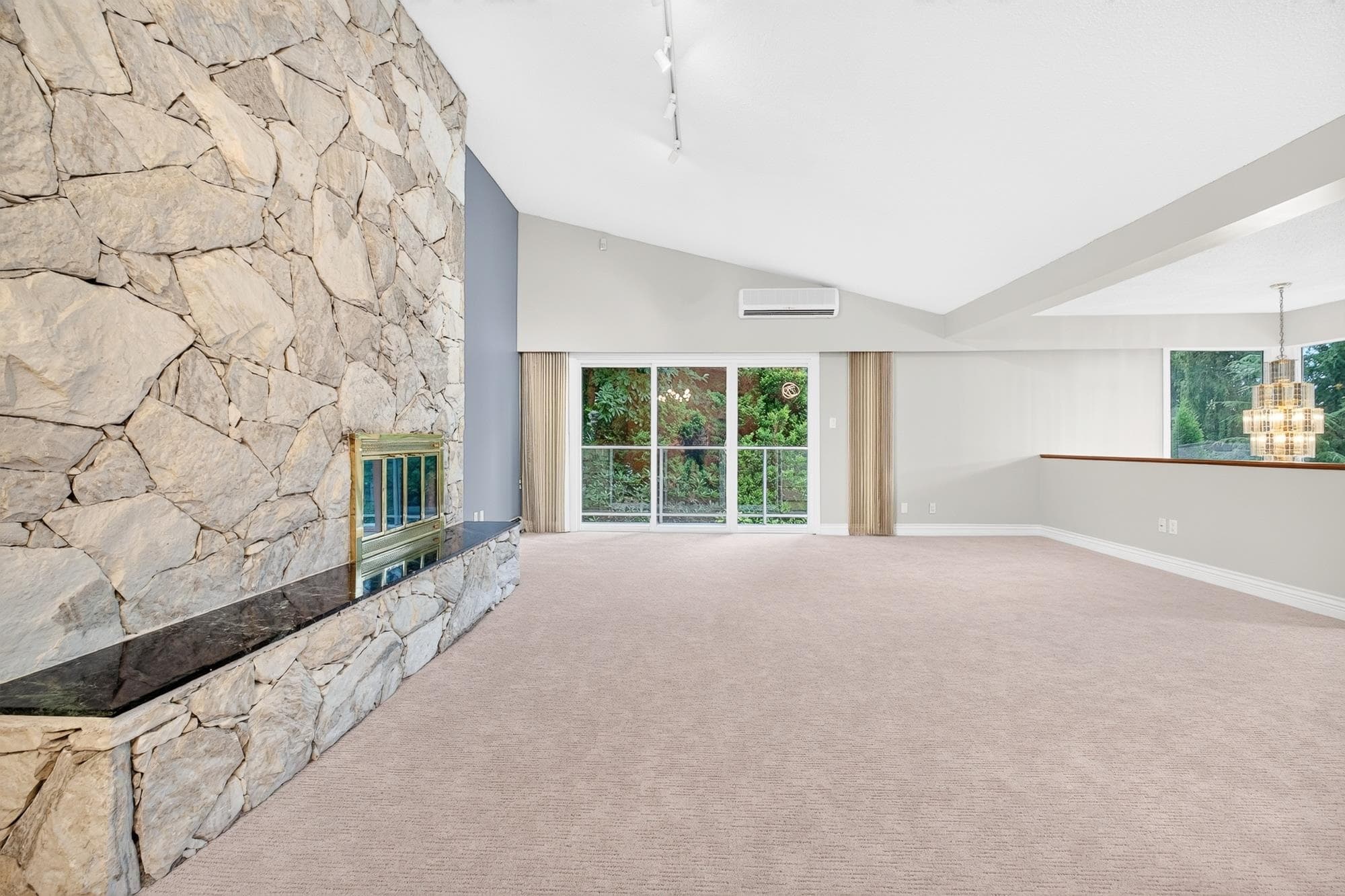 5966 Baffin Place, Burnaby, V5H 3S8 — photo 3