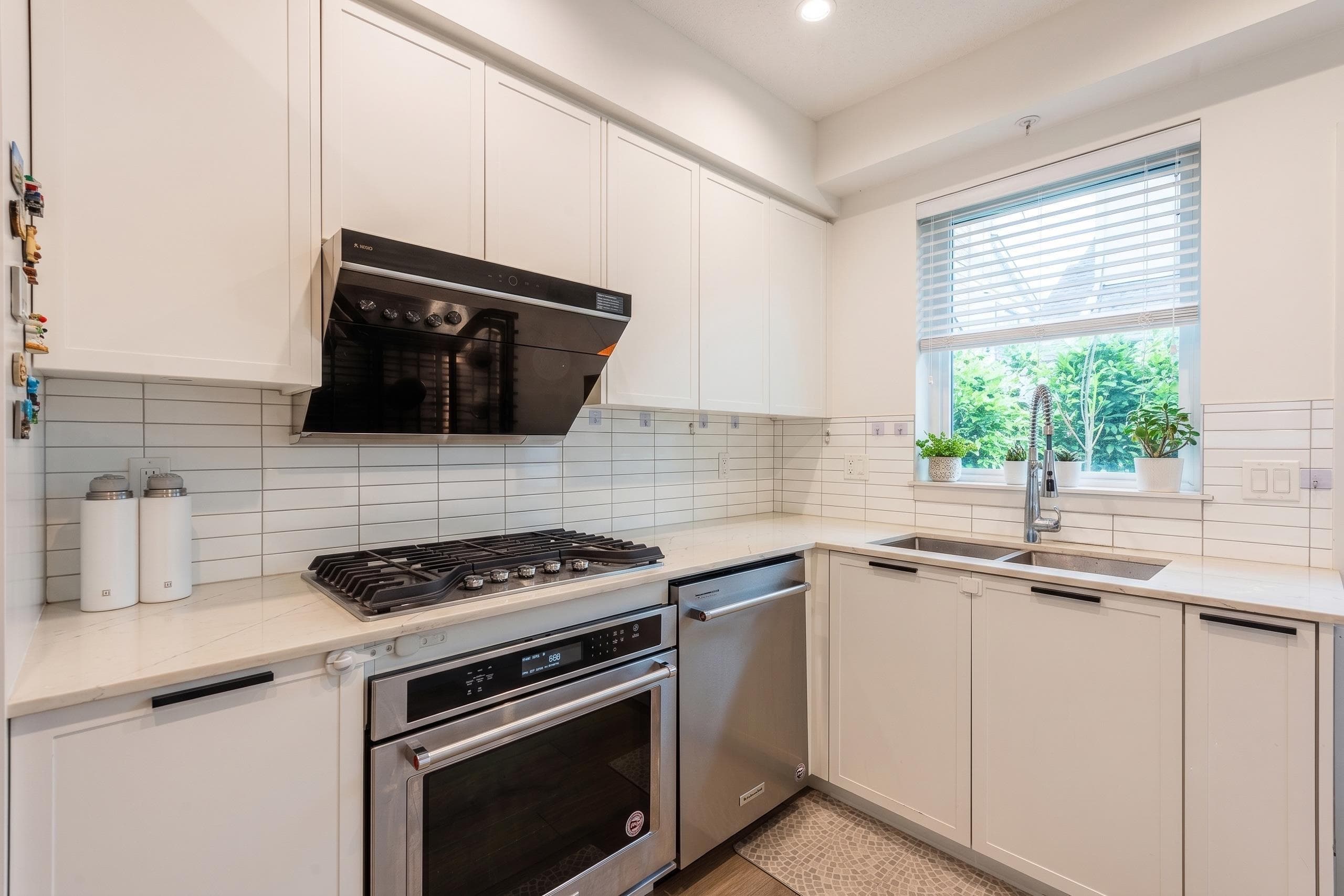 201 - 6933 Arcola Street, Burnaby, V5E 1H5 — photo 2