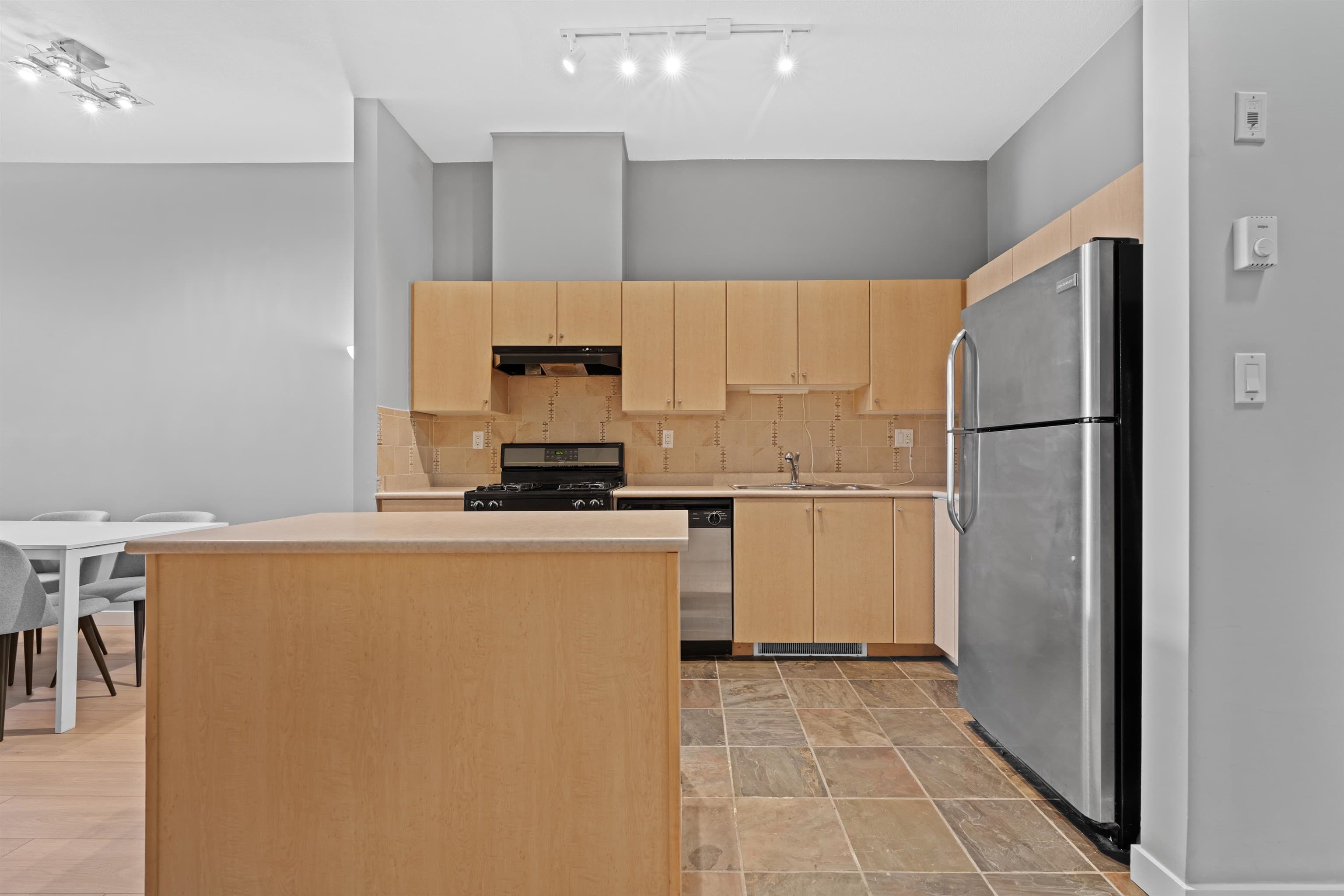 102 - 2102 W 38th Avenue, Vancouver, V6M 1R9 — photo 5