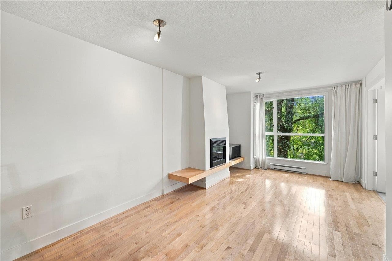 403 - 2137 W 10th Avenue, Vancouver, V6K 4W4 — photo 4
