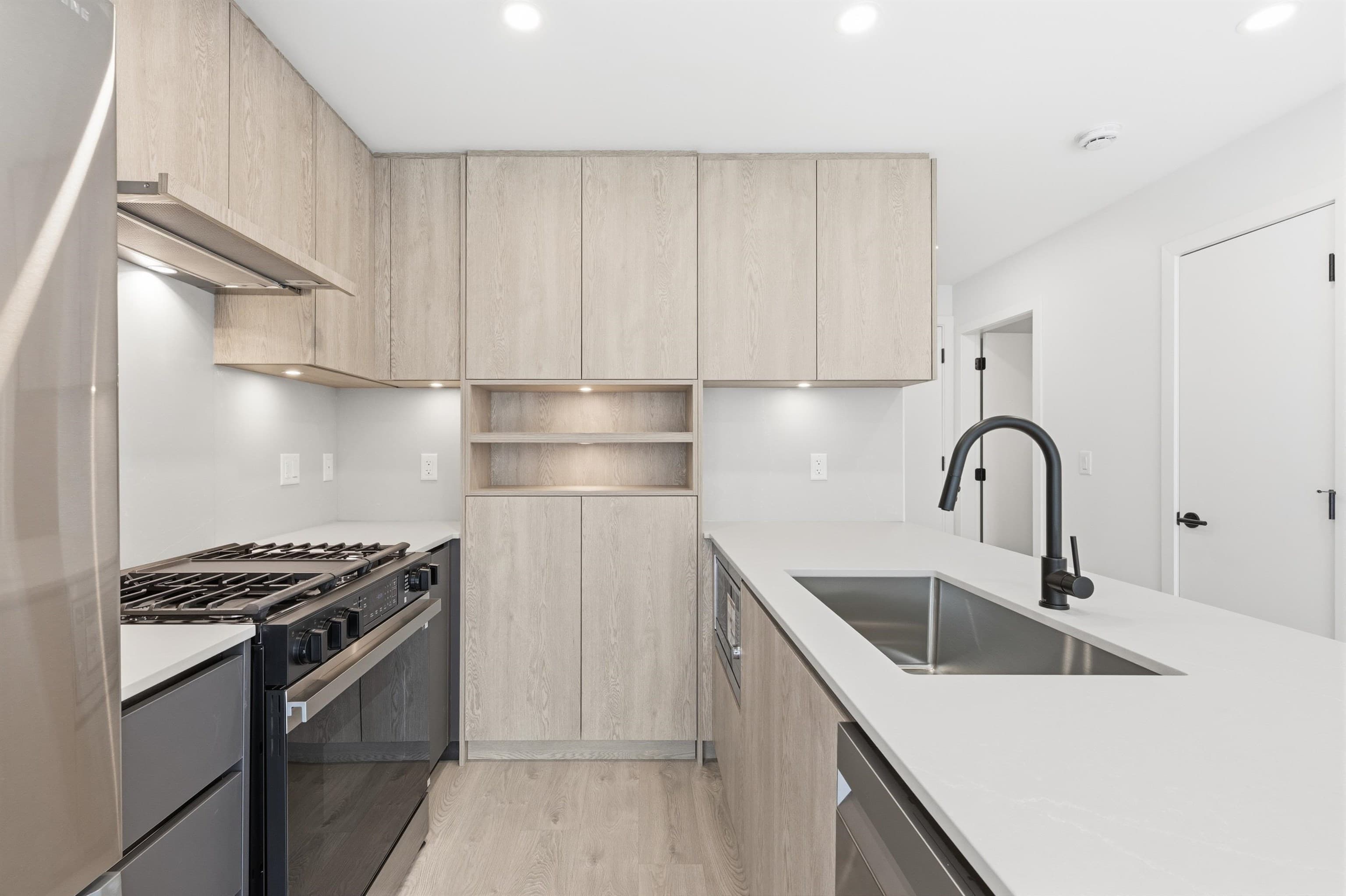 505 - 19577 65b Avenue, Surrey, V4N 6B5 — photo 2