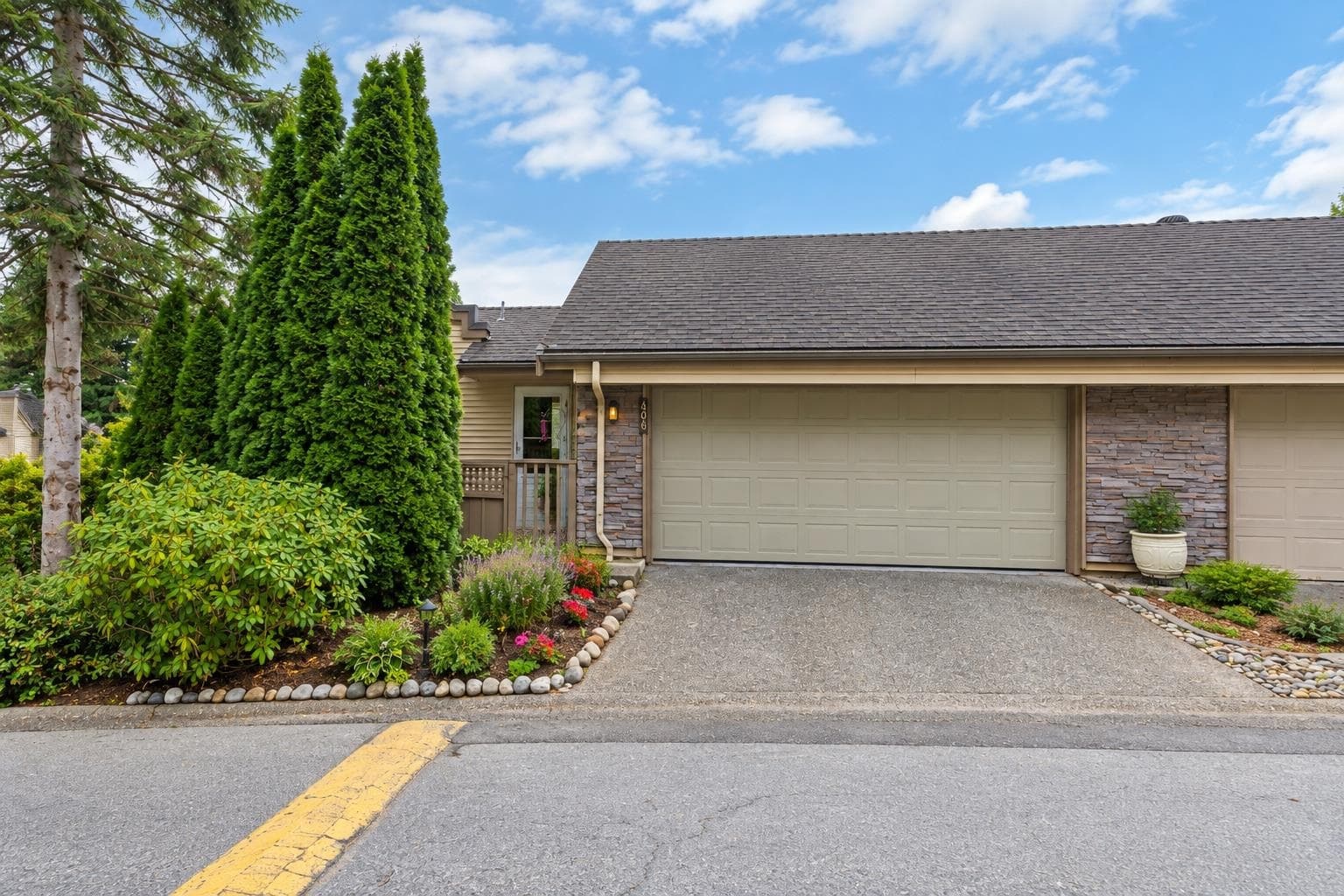 406 - 1215 Lansdowne Drive, Coquitlam, V3E 2P2 — photo 1