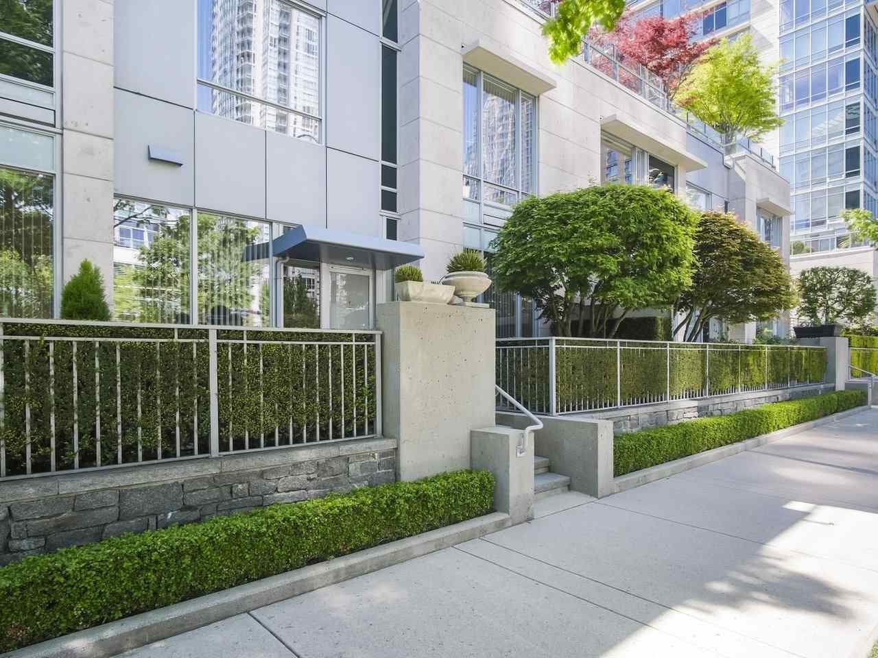 410 Beach Crescent, Vancouver, V6Z 3E9 — photo 3