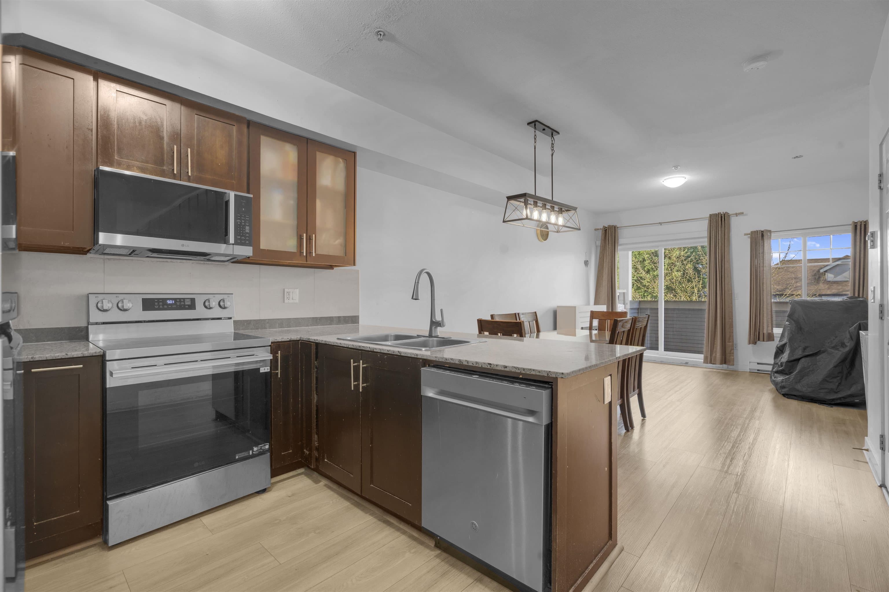 235 - 13958 108 Avenue, Surrey, V3T 0B4 — photo 4