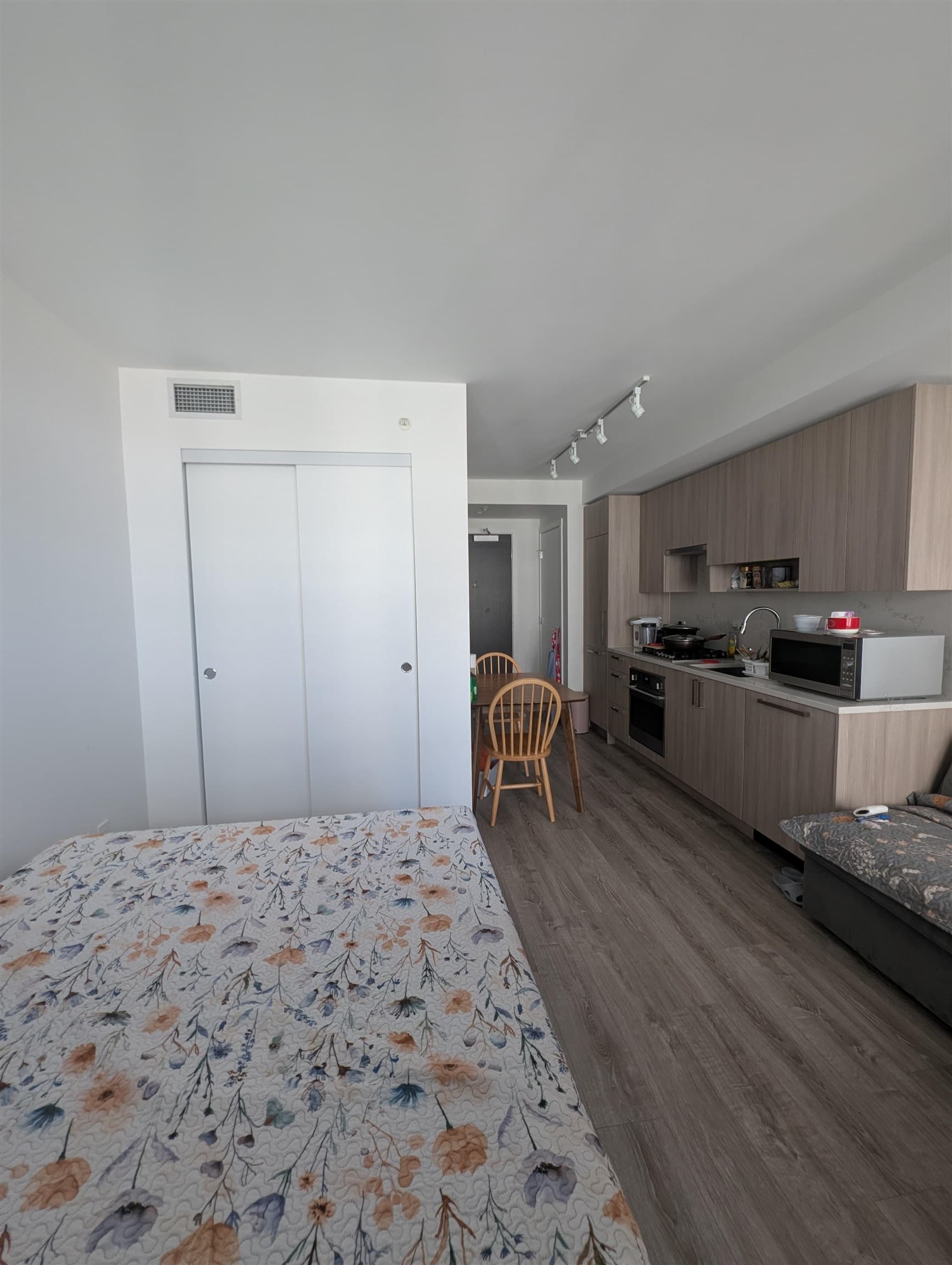 #915 - 13350 Central Avenue, Surrey, V3T 0S1 — photo 4