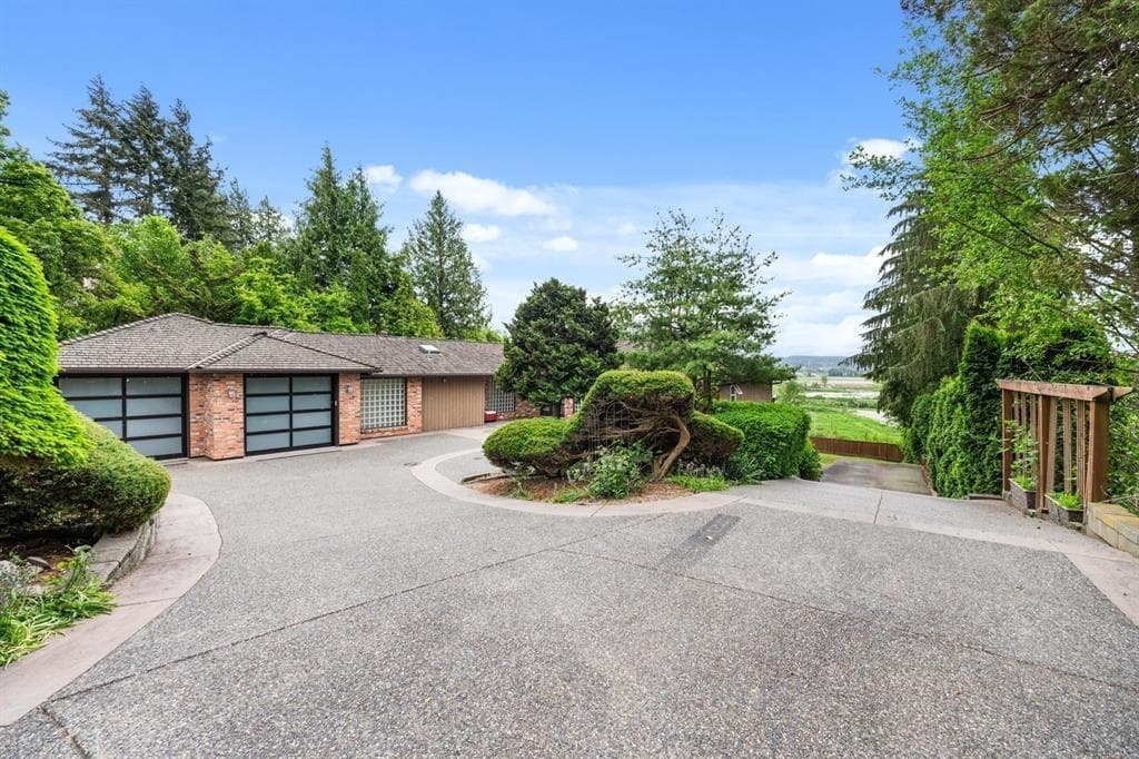 14534 Lombard Place, Surrey, V3X 1B5 — photo 4