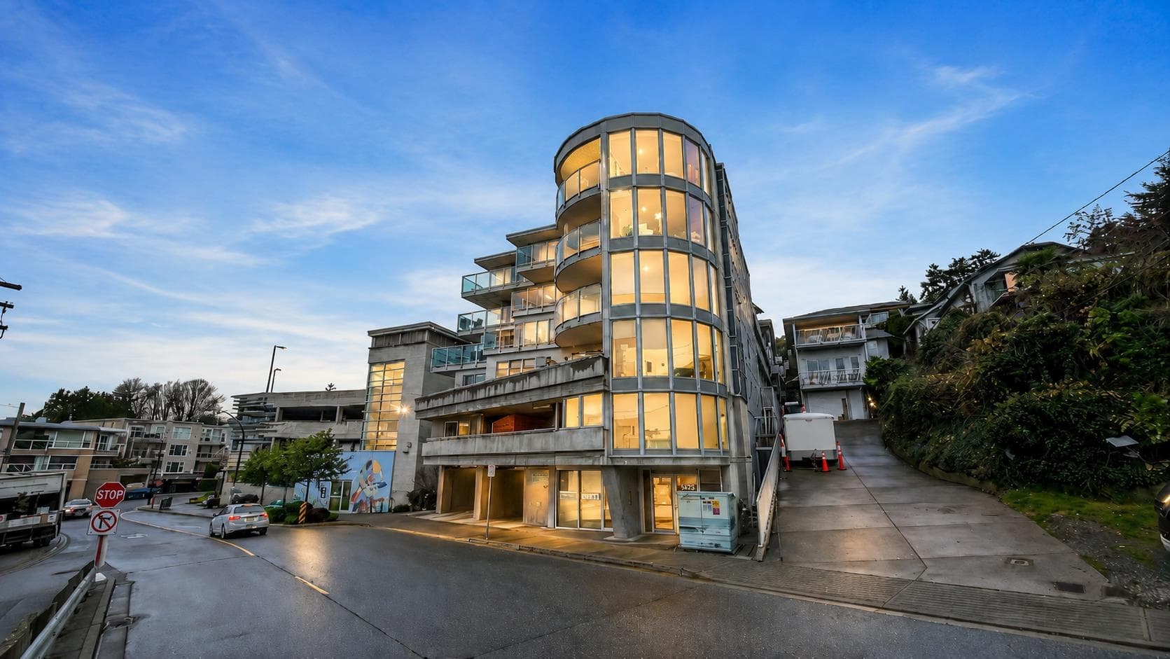 404 - 14955 Victoria Avenue, White Rock