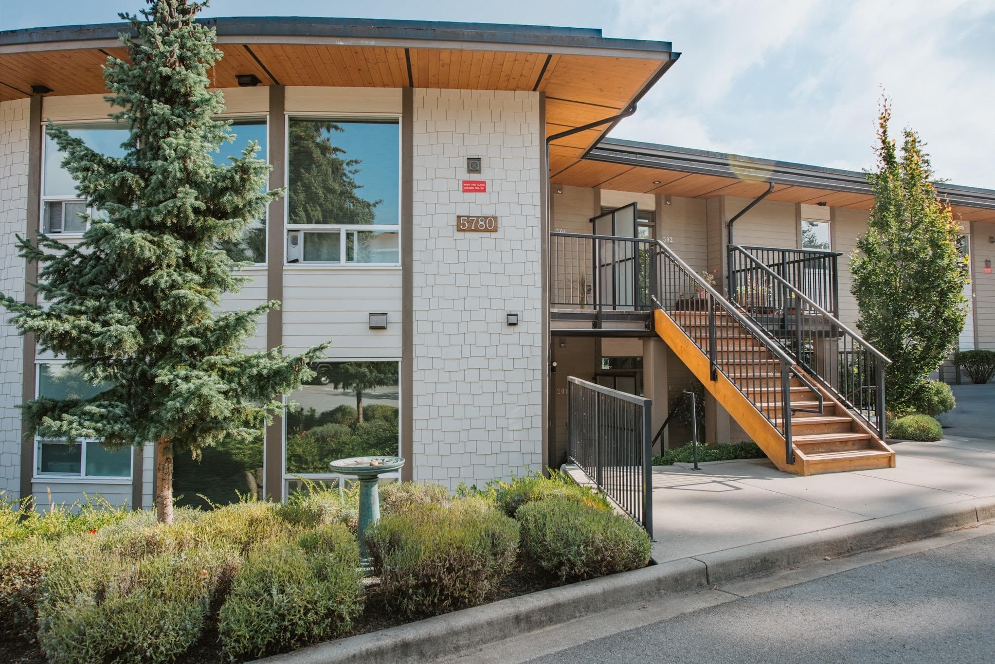 302 - 5780 Marine Way, Sechelt, V7Z 0L8 — photo 2