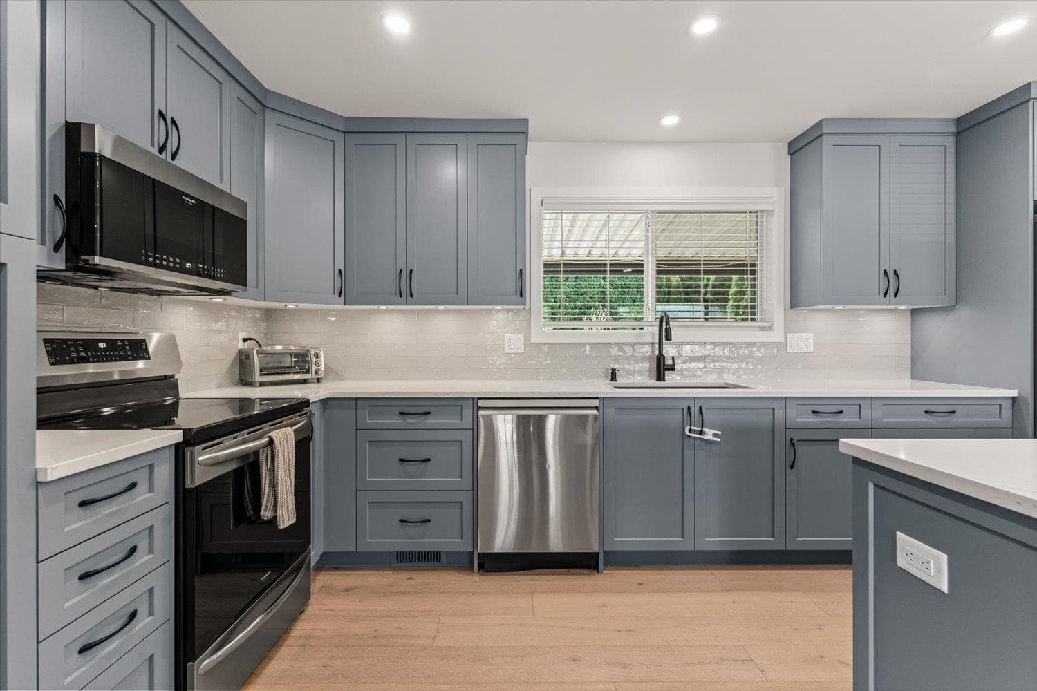 45188 Redwood Avenue, Chilliwack, V2R 1W2 — photo 2
