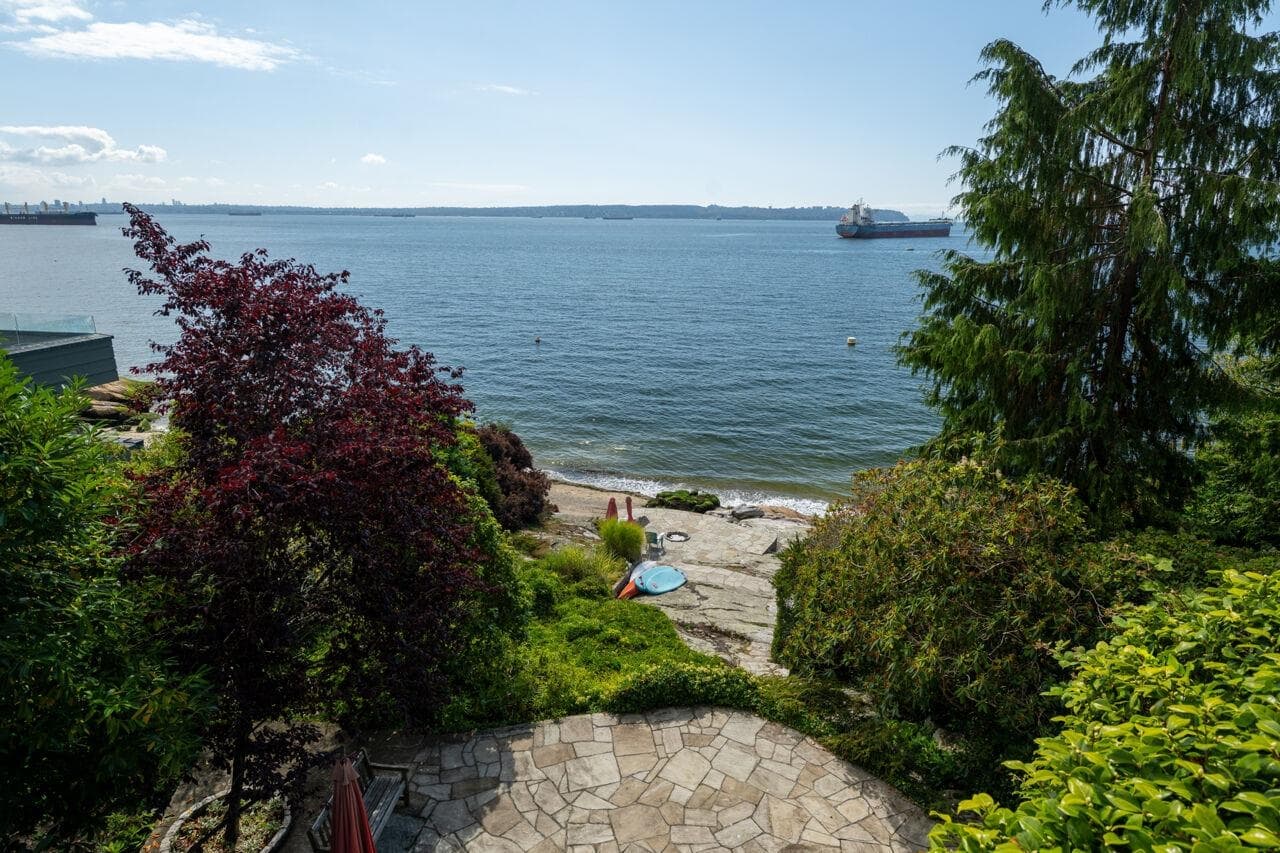 4052 Marine Drive, West Vancouver, V7V 1N6 — photo 3