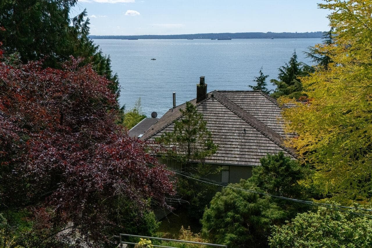 4052 Marine Drive, West Vancouver, V7V 1N6 — photo 4