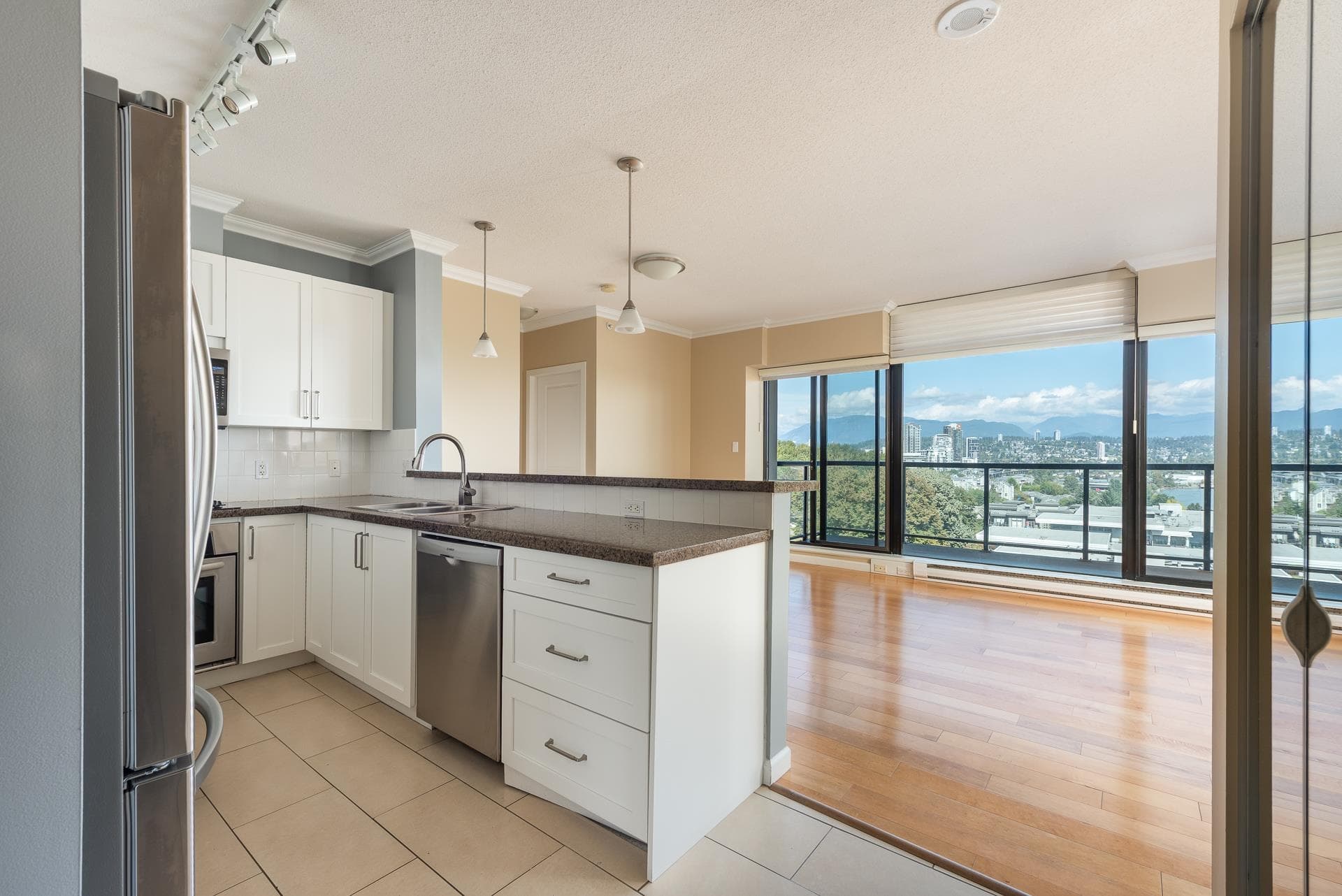 704 - 15 E Royal Avenue, New Westminster, V3L 0A9 — photo 3