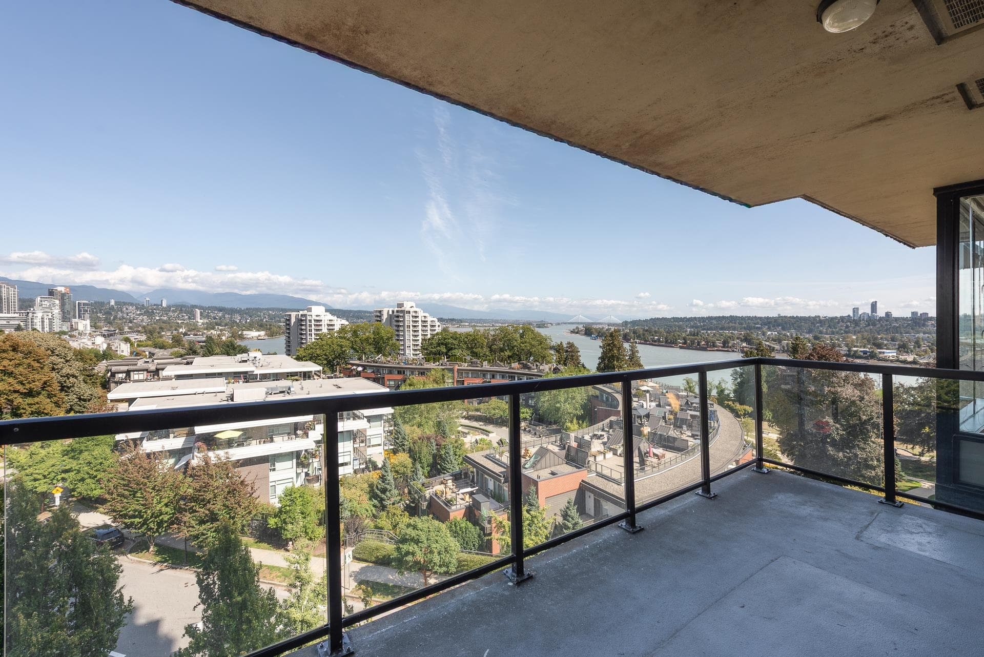 704 - 15 E Royal Avenue, New Westminster, V3L 0A9 — photo 4