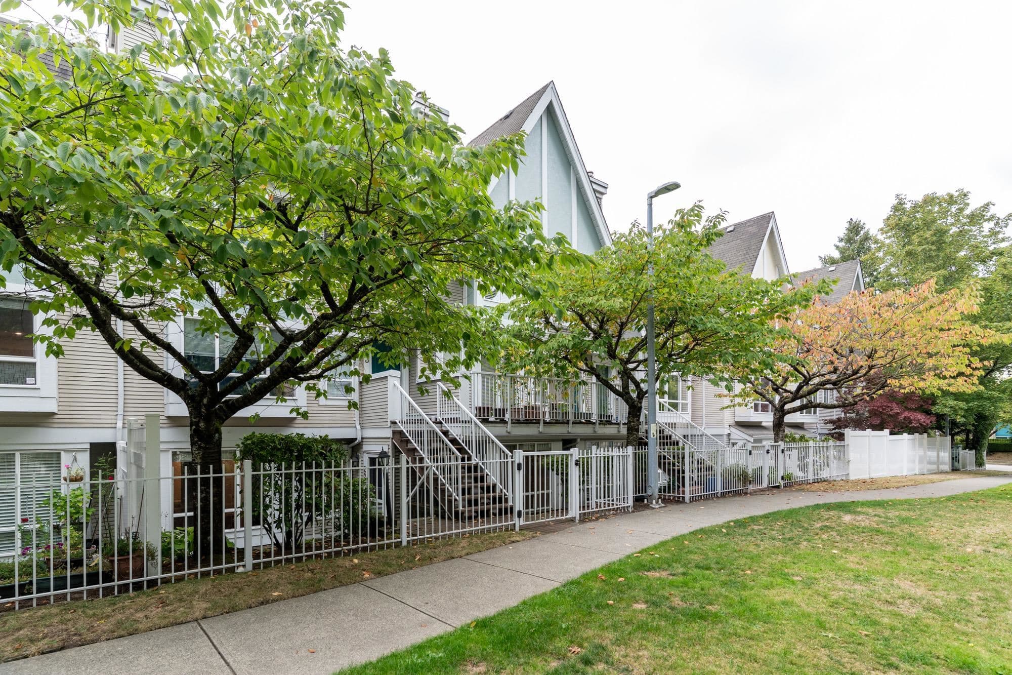 22 - 6588 Southoaks Crescent, Burnaby, V5E 4K1 — photo 2