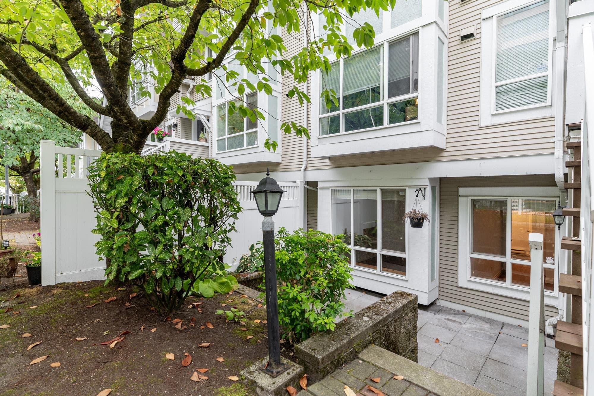 22 - 6588 Southoaks Crescent, Burnaby, V5E 4K1 — photo 4