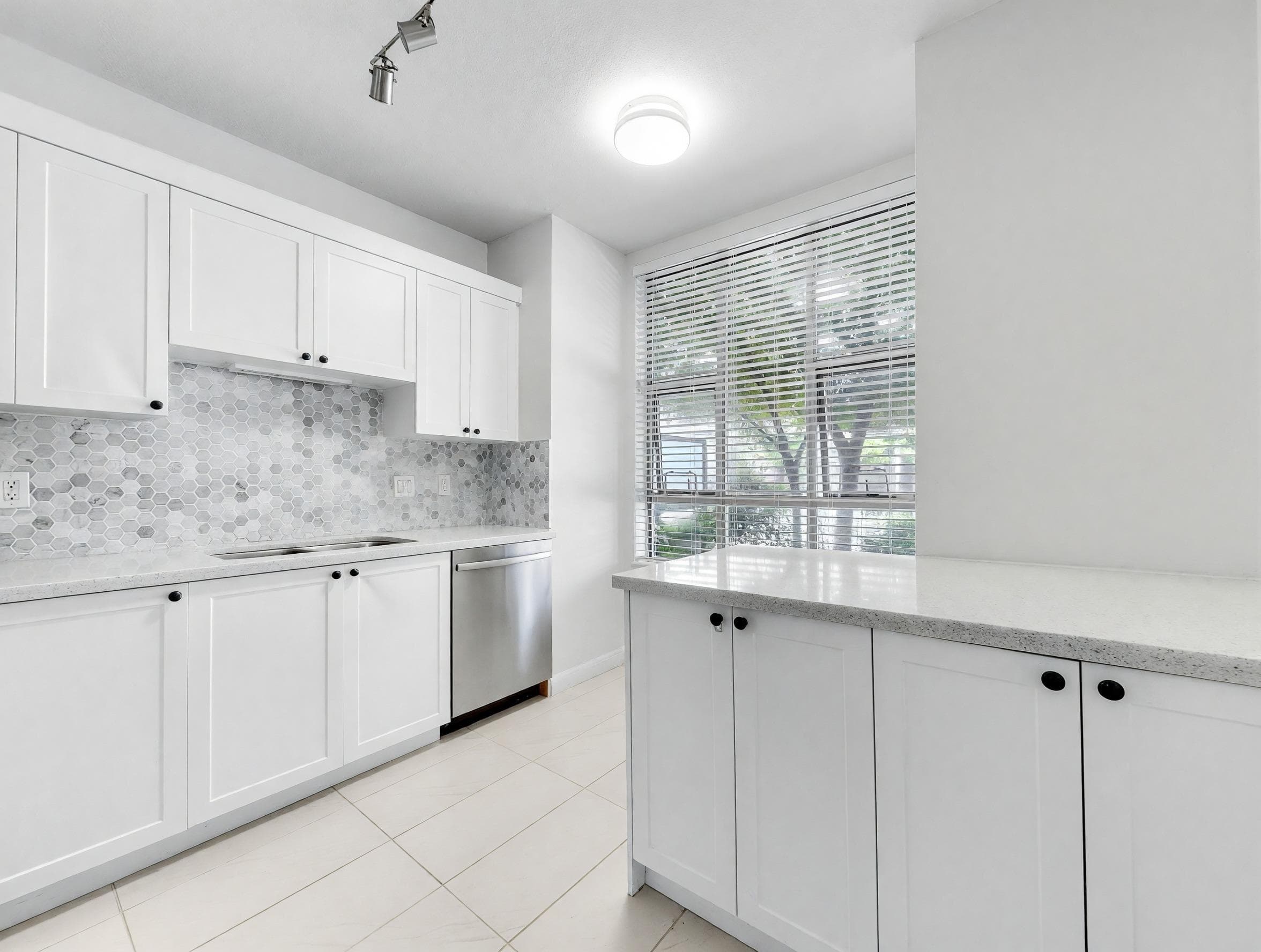 8268 Saba Road, Richmond, V6Y 4C6 — photo 3