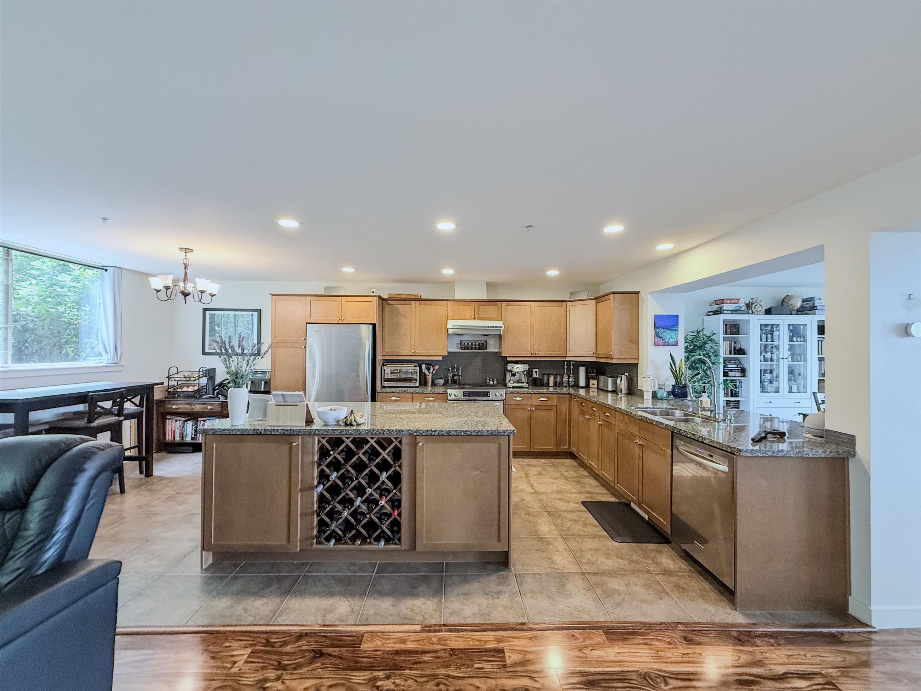 8676 Seascape Drive, West Vancouver, V7W 3J7 — photo 4