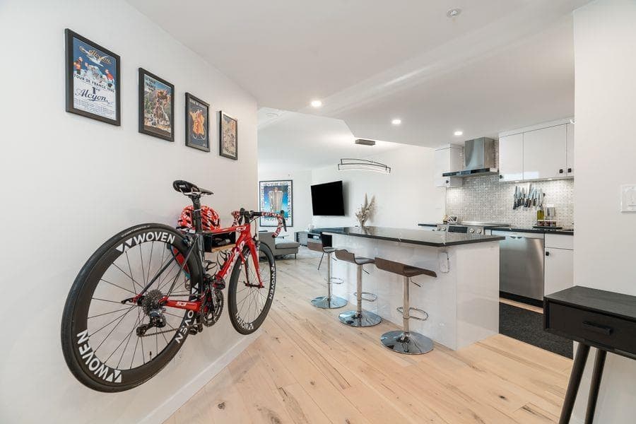 710 - 1050 Burrard Street, Vancouver, V6Z 2S3 — photo 1