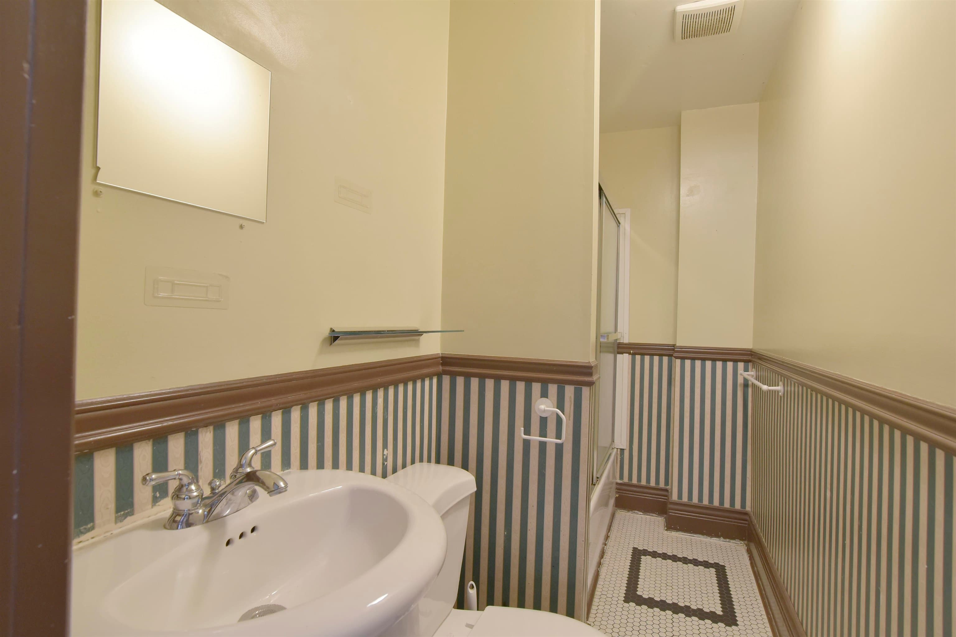 1 - 1517 Comox Street, Vancouver, V6G 1P3 — photo 3