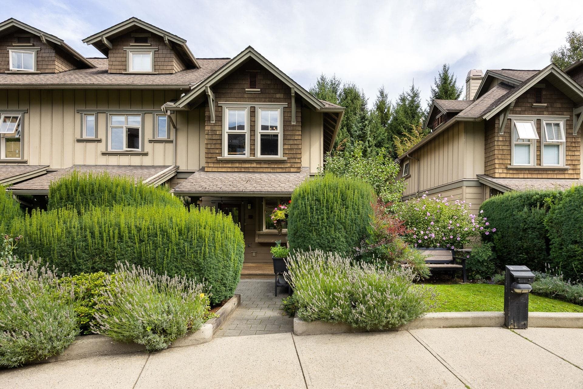 237 - 18 Jack Mahony Place, New Westminster, V3L 5V8 — photo 1