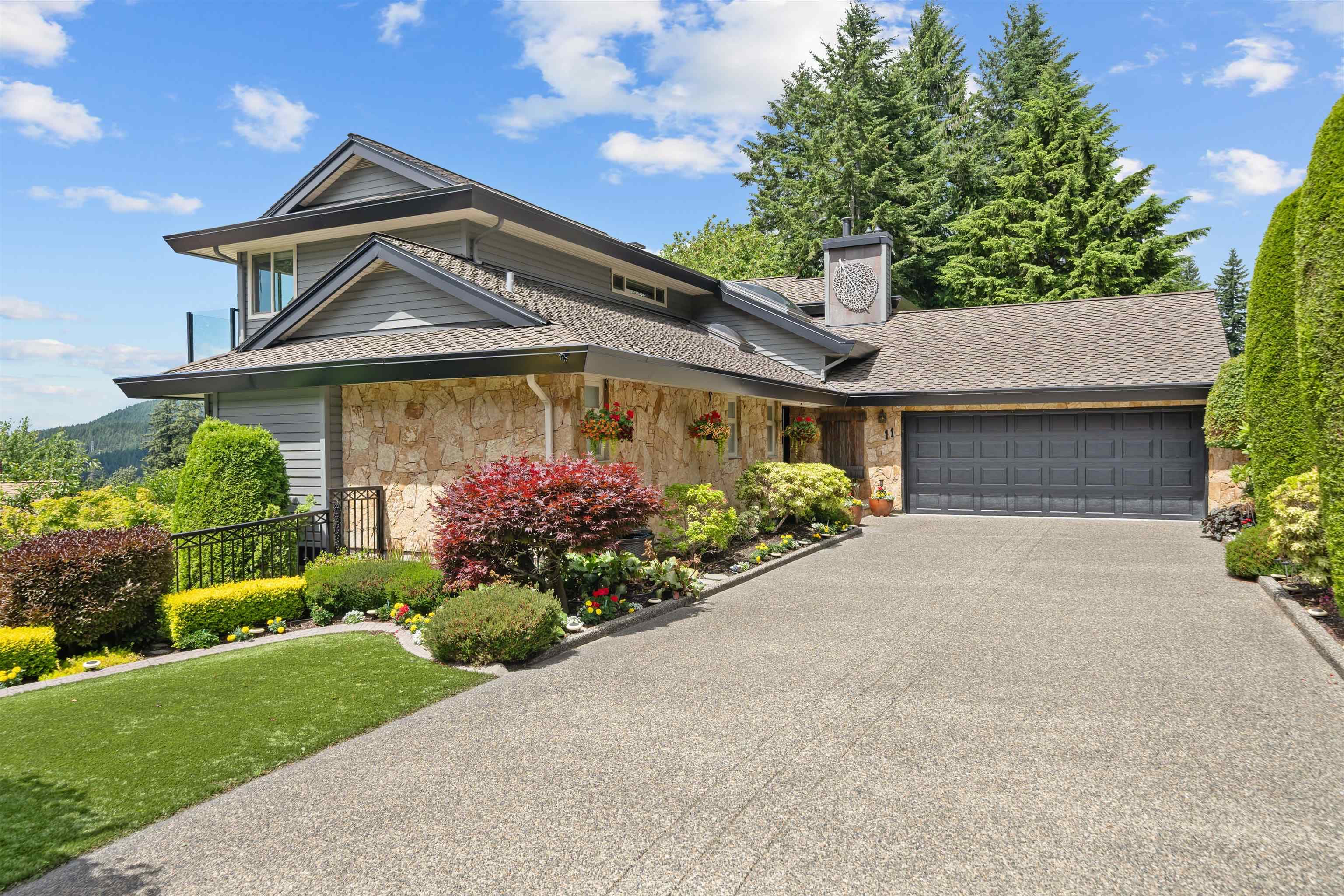 11 Elsdon Bay, Port Moody, V3H 3Z2 — photo 1