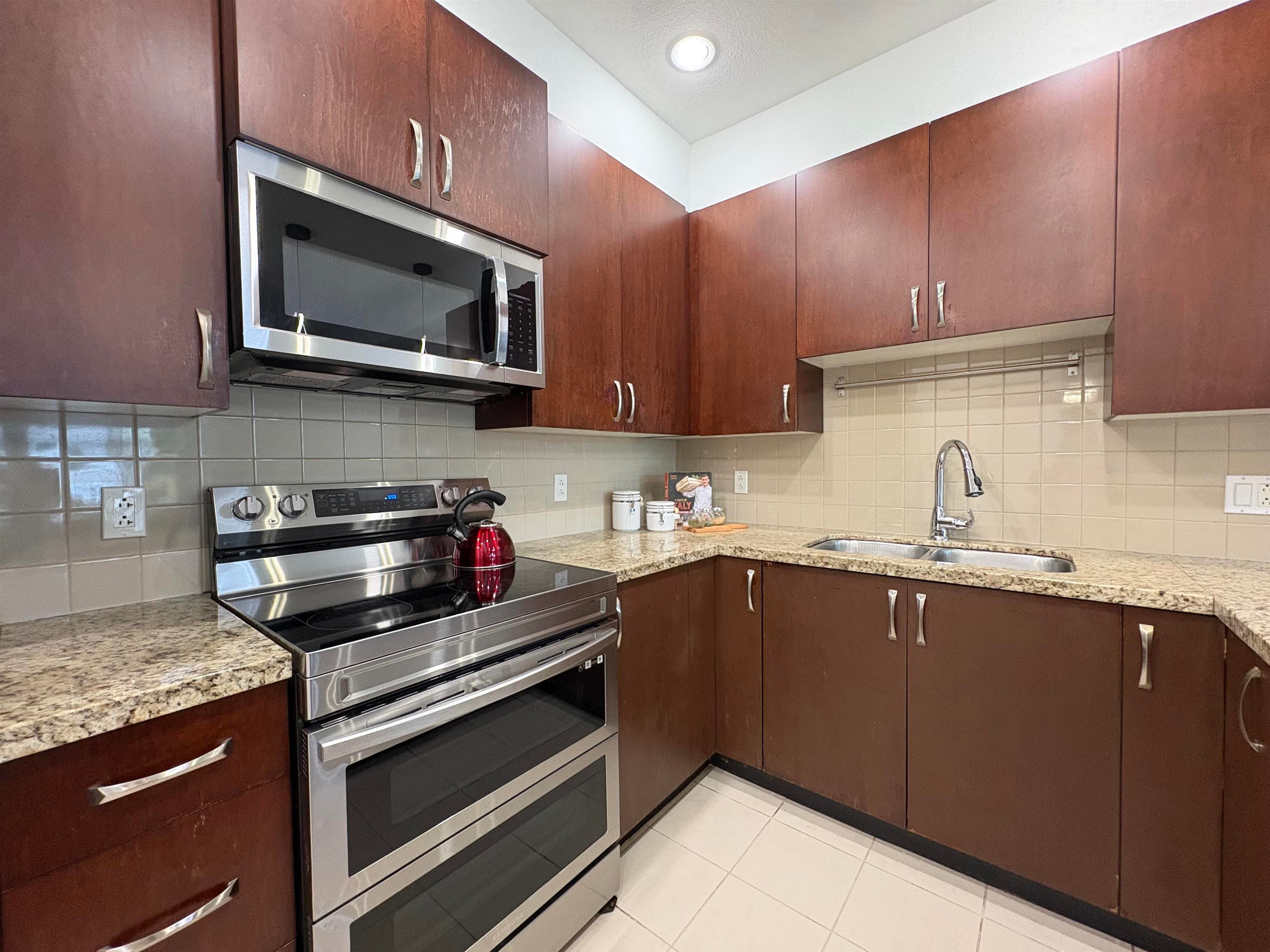 112 - 10237 133 Street, Surrey, V3T 0C6 — photo 3