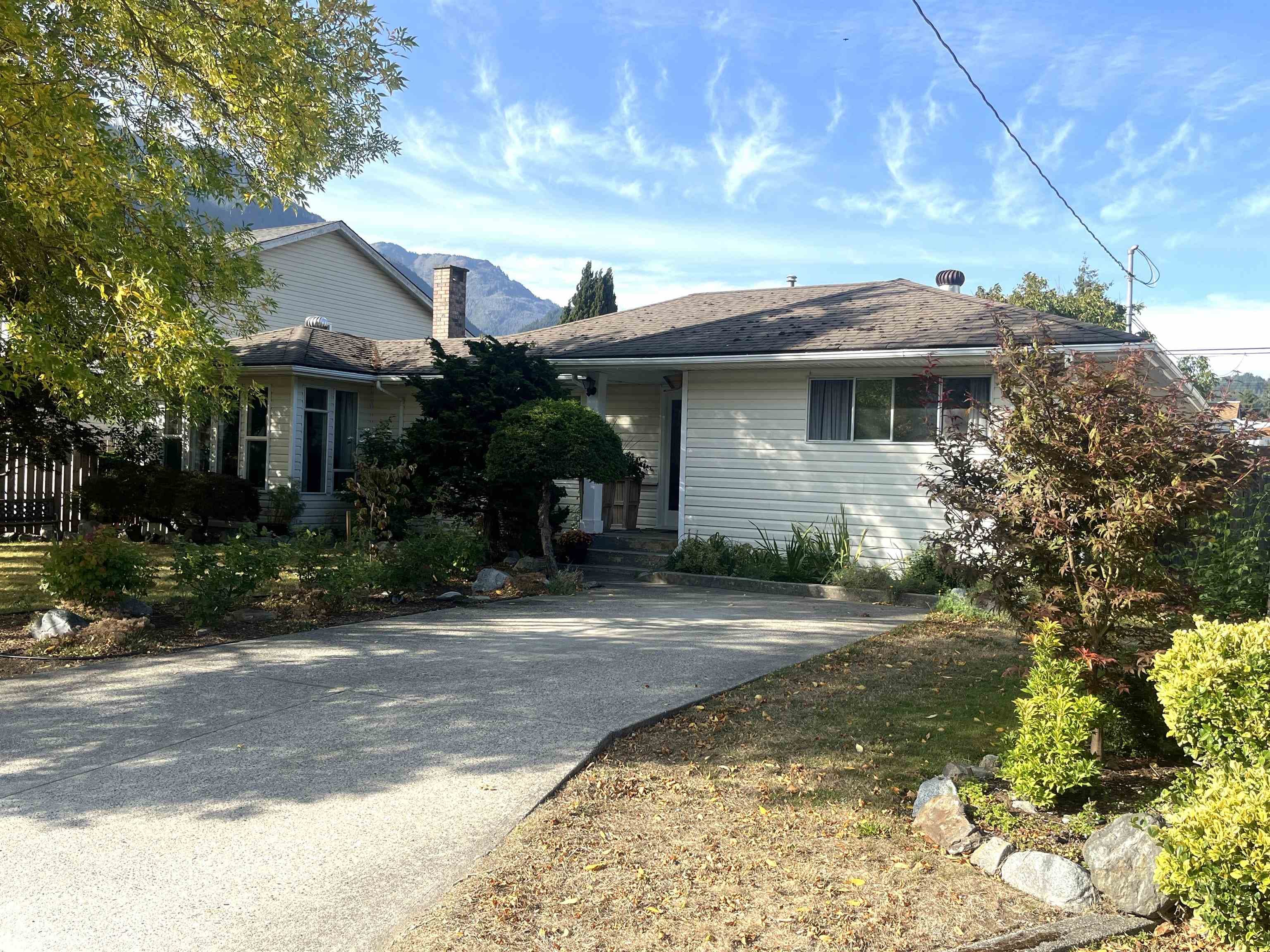 533 Rupert Street, Hope, V0X 1L0 — photo 1