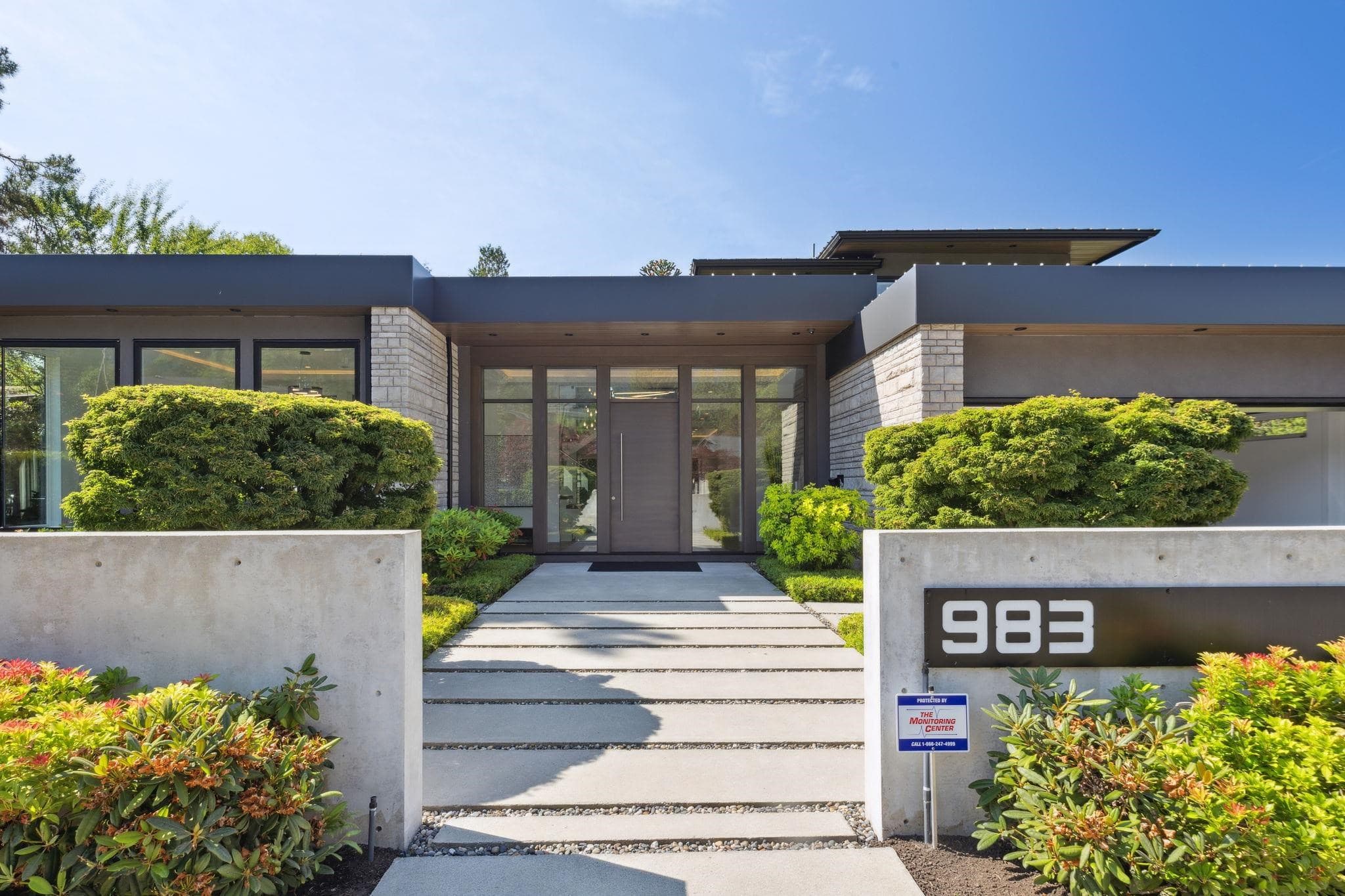 983 Tudor Avenue, North Vancouver, V7R 1X6 — photo 2