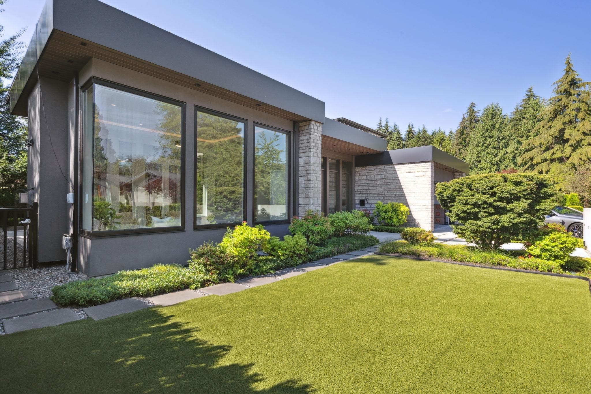 983 Tudor Avenue, North Vancouver, V7R 1X6 — photo 3