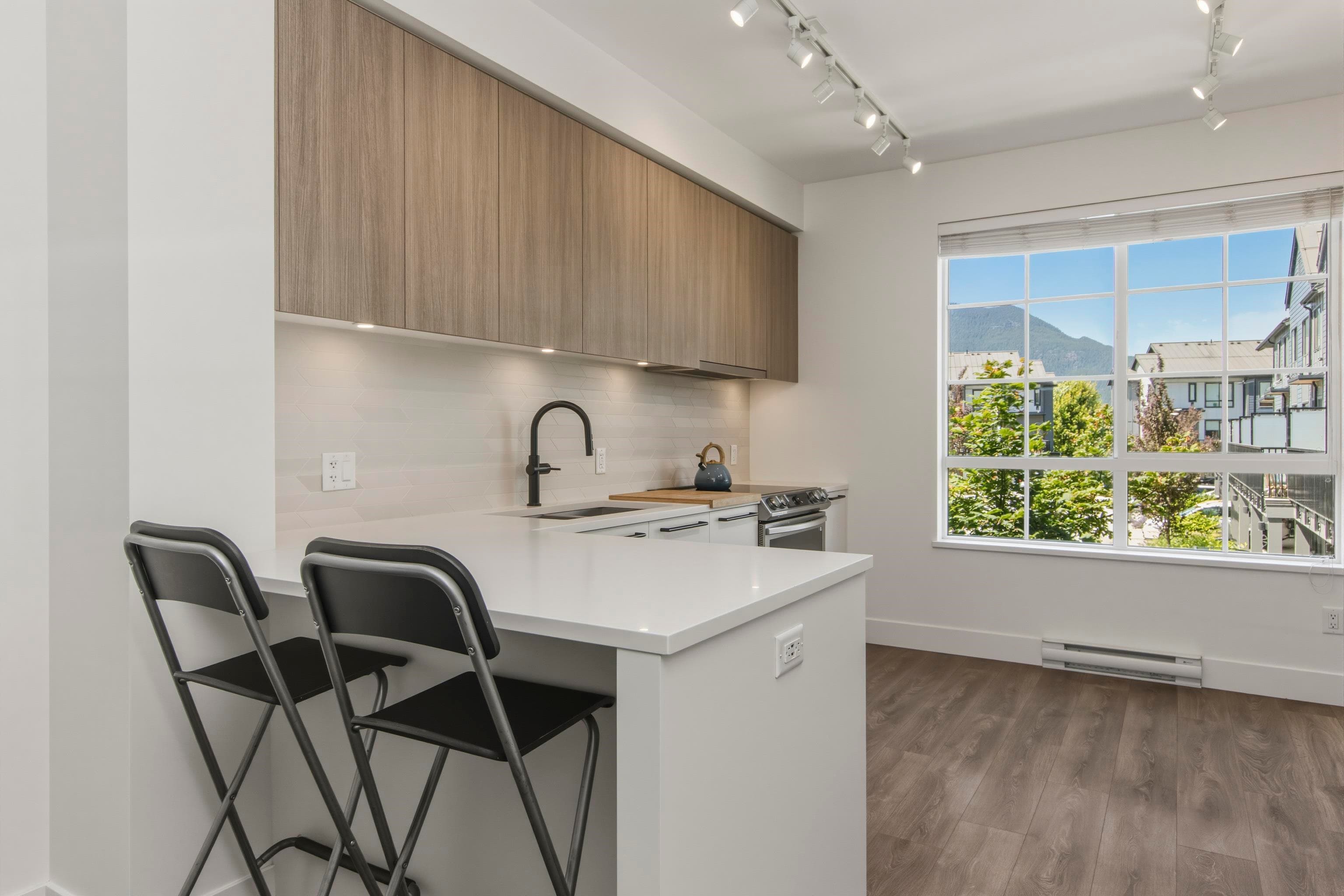 1329 Halyard Place, Squamish, V8B 2A1 — photo 2