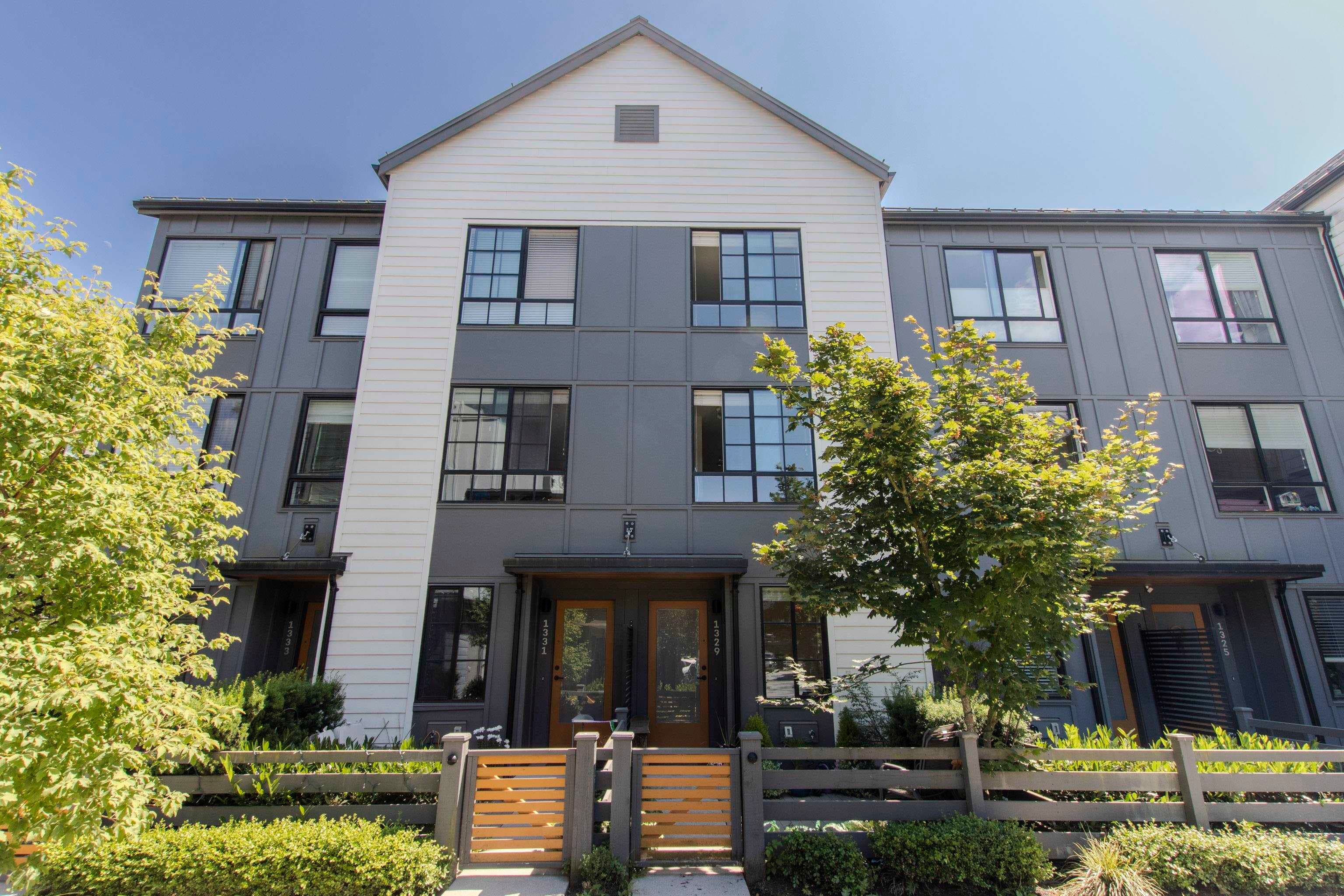 1329 Halyard Place, Squamish, V8B 2A1 — photo 1