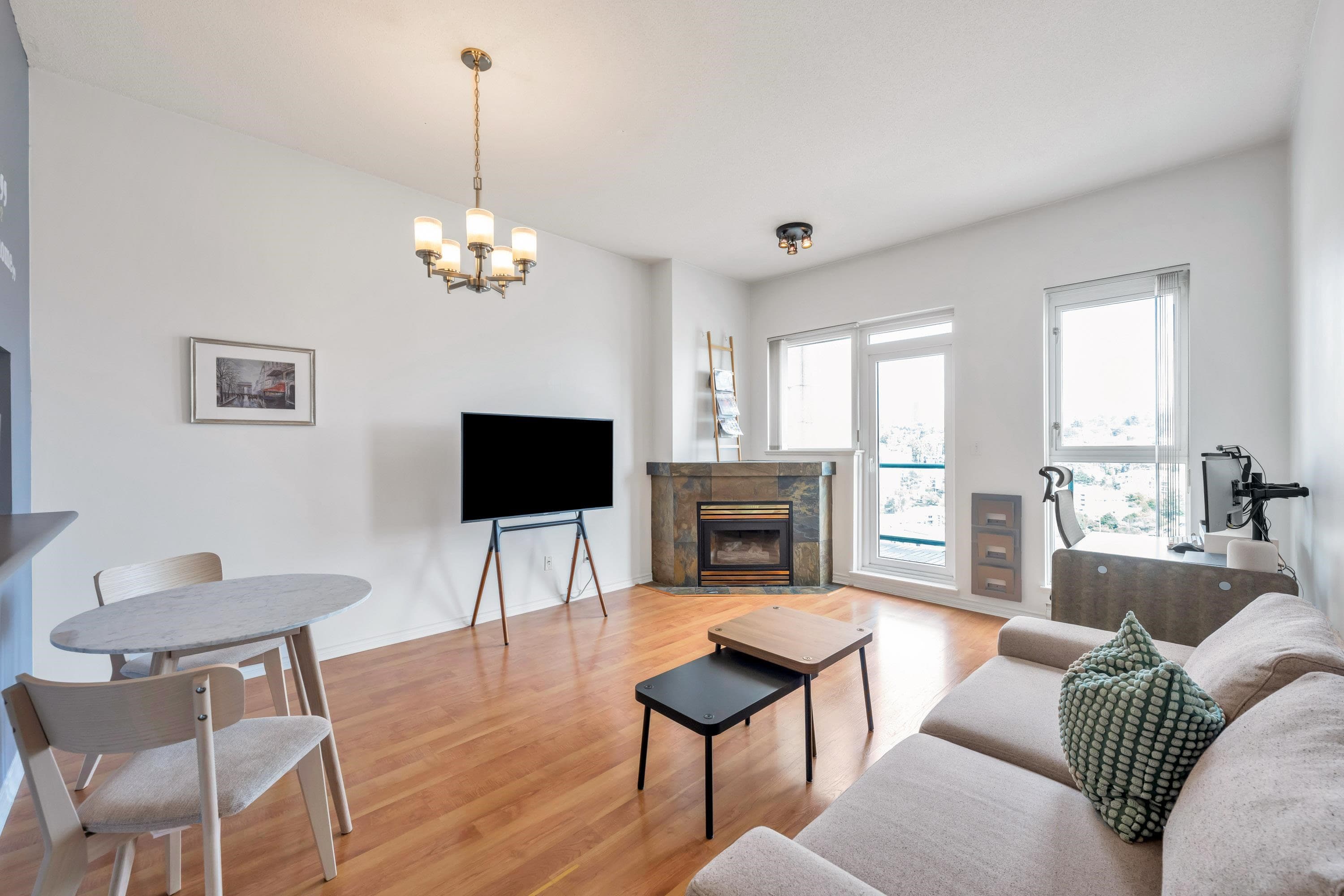 2205 - 10 Laguna Court, New Westminster, V3M 6W3 — photo 2