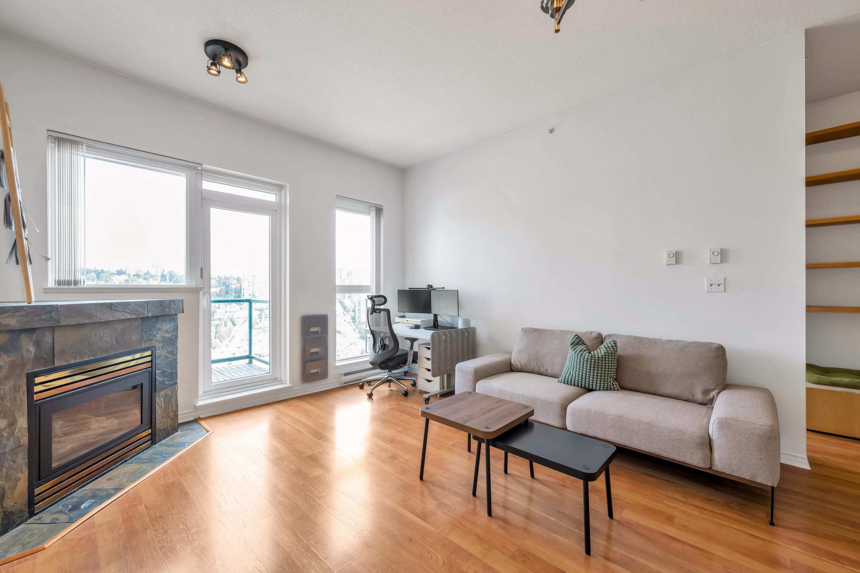 2205 - 10 Laguna Court, New Westminster, V3M 6W3 — photo 3