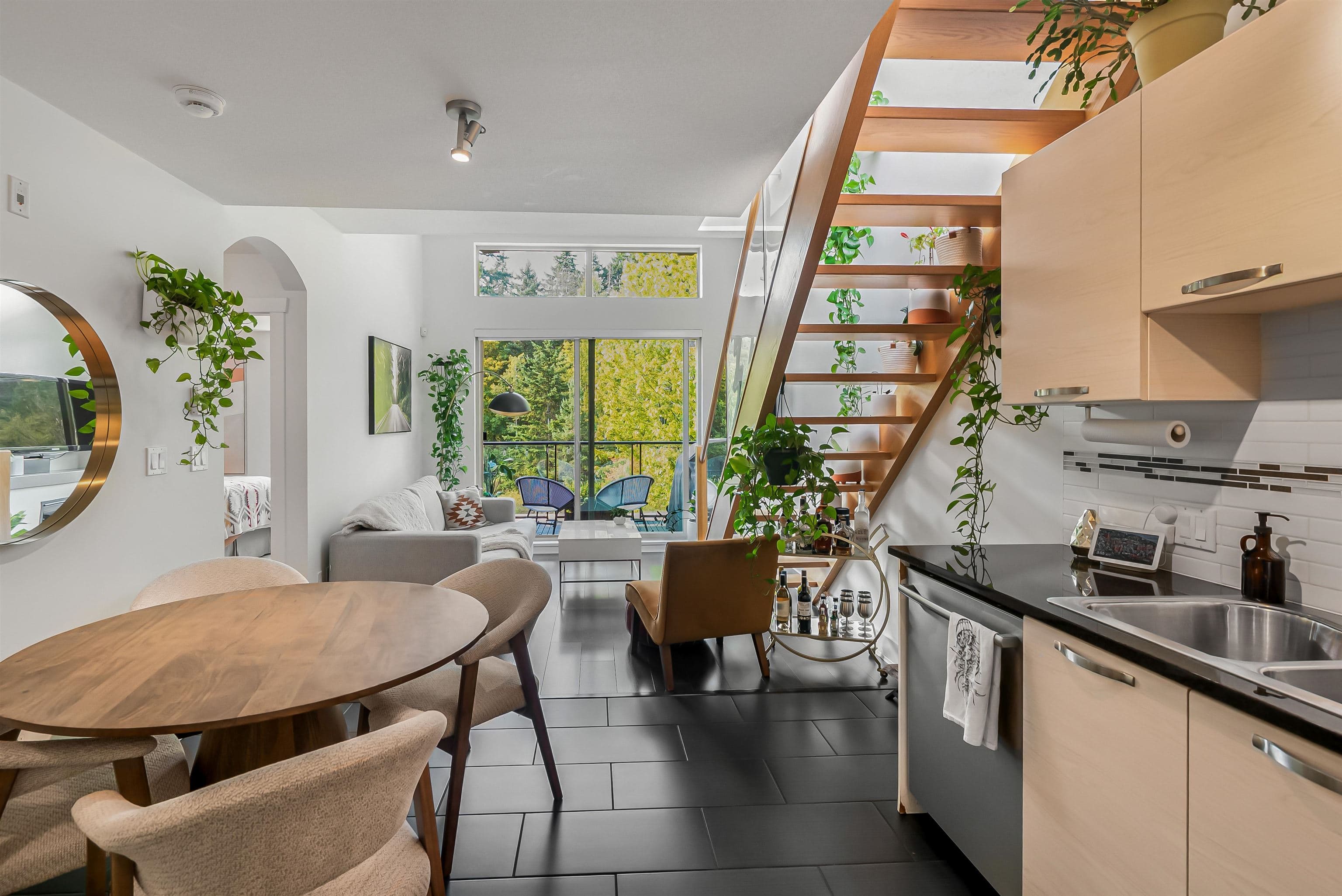 401 - 7418 Byrnepark Walk, Burnaby, V3N 0B3 — photo 4