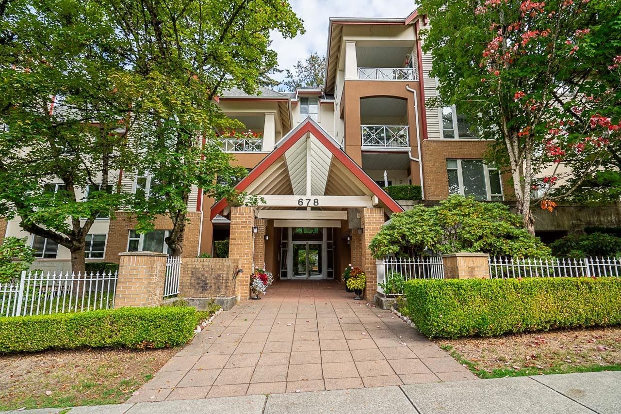 207 - 678 W Queens Road, North Vancouver, V7N 2L3 — photo 1
