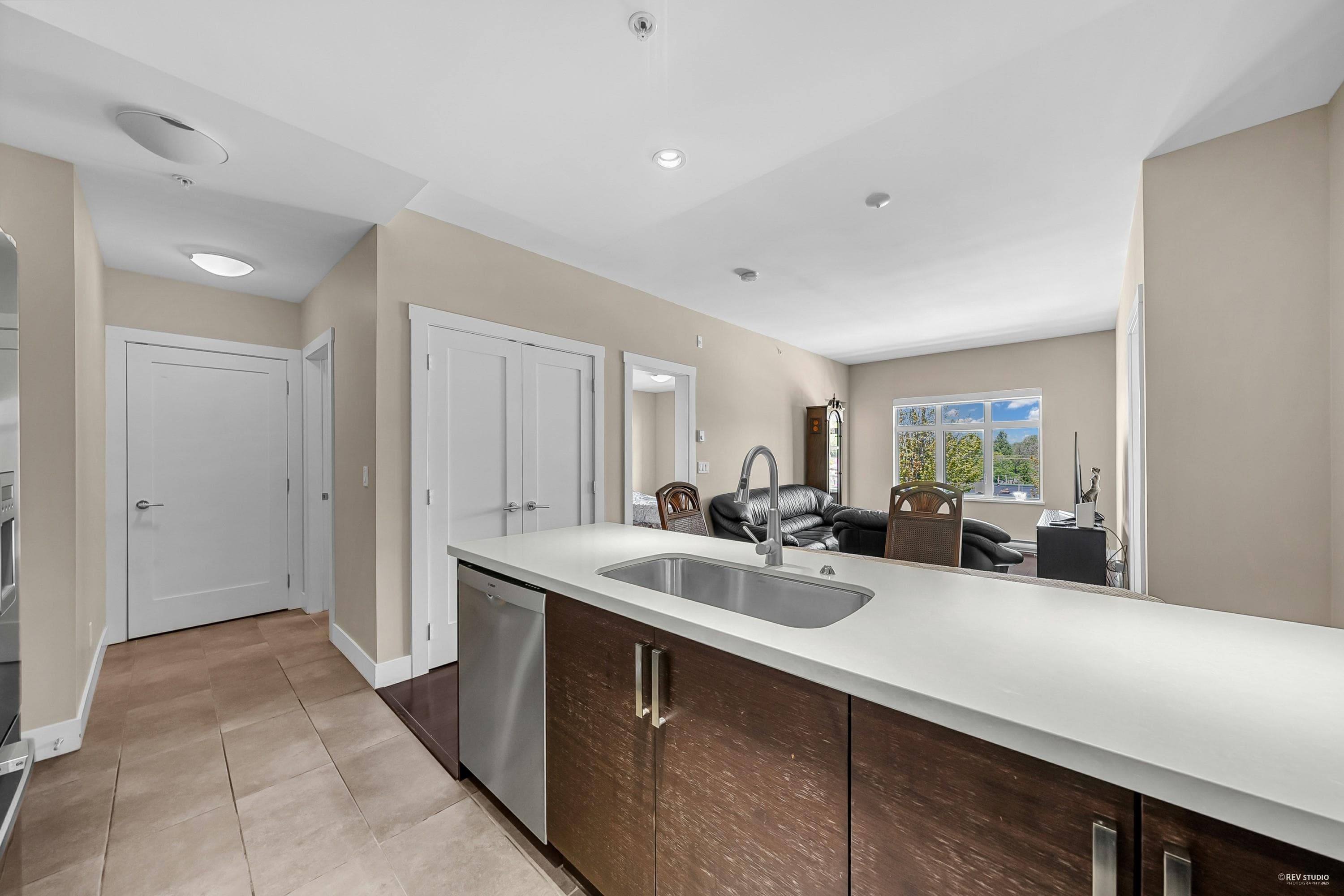 301 - 4710 Hastings Street, Burnaby, V5C 2K7 — photo 3