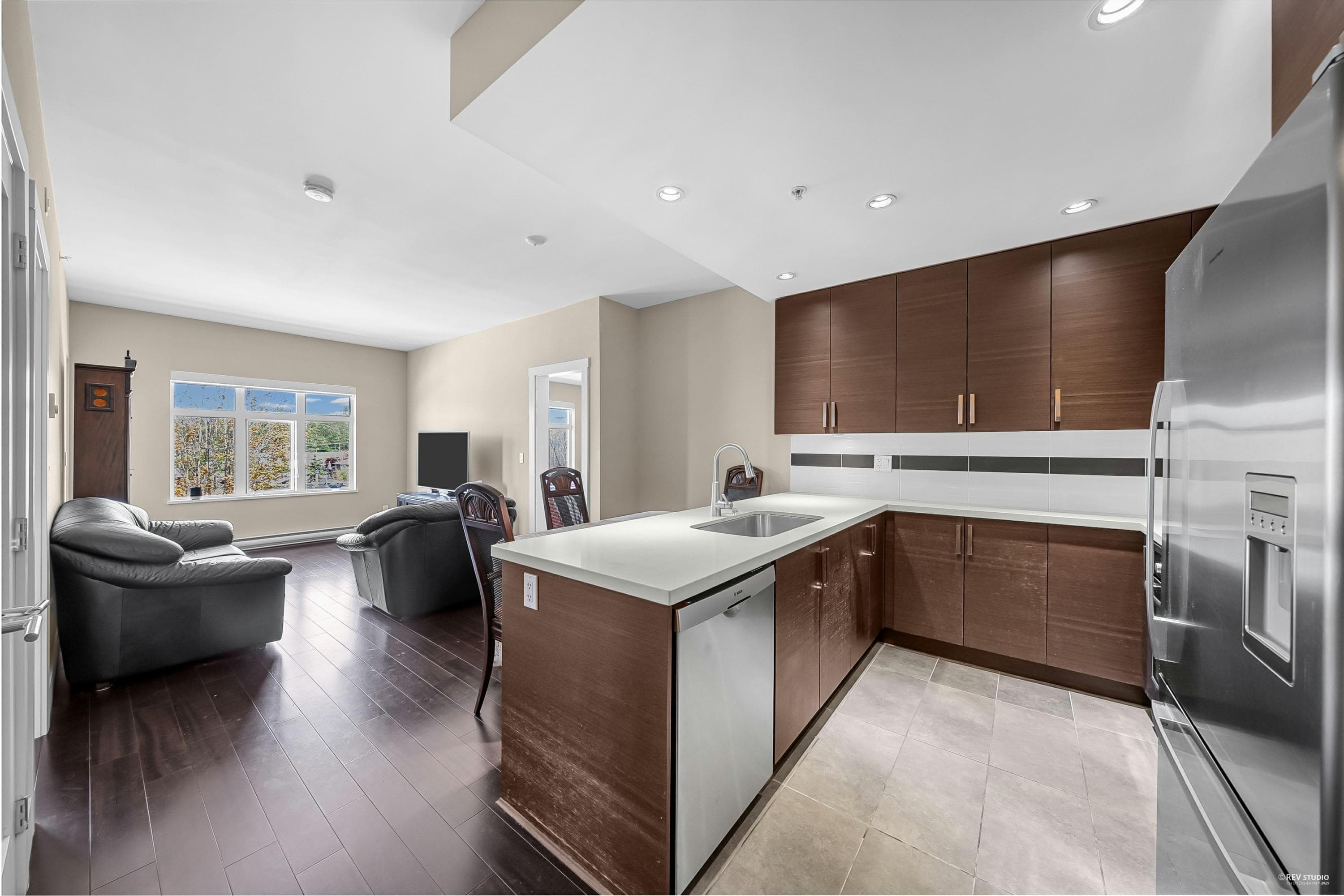 301 - 4710 Hastings Street, Burnaby, V5C 2K7 — photo 5